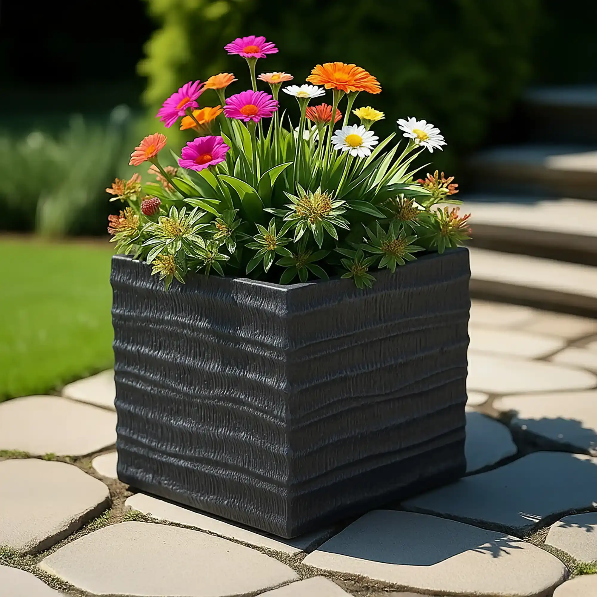 IDEALIST Lite Straw Ribbed Square Outdoor Planter