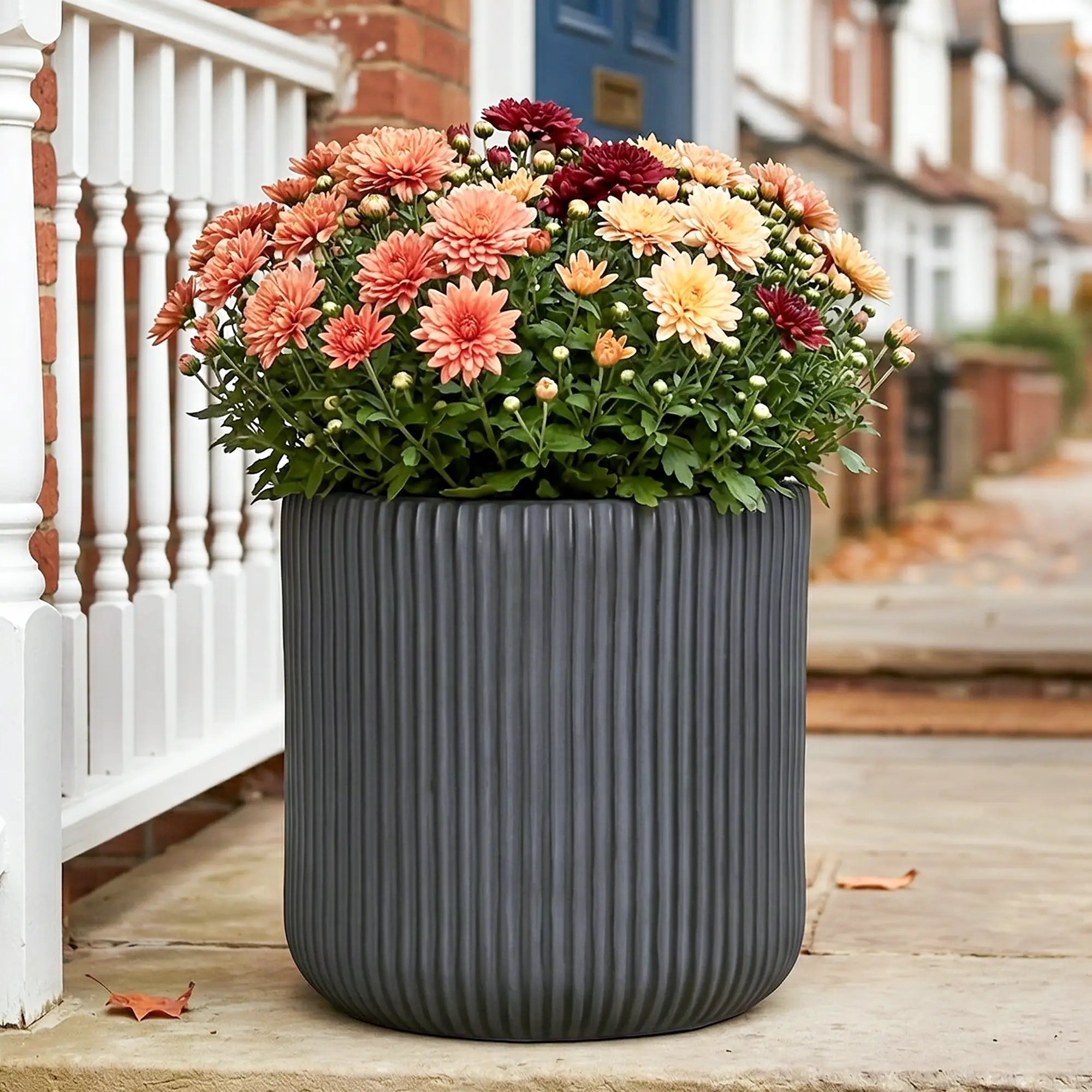 IDEALIST Lite Ribbed Round Outdoor Planter