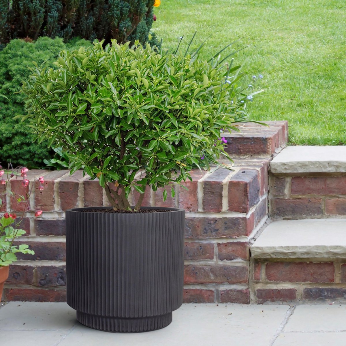 IDEALIST Lite Vertical Ribbed Cylinder Outdoor Planter