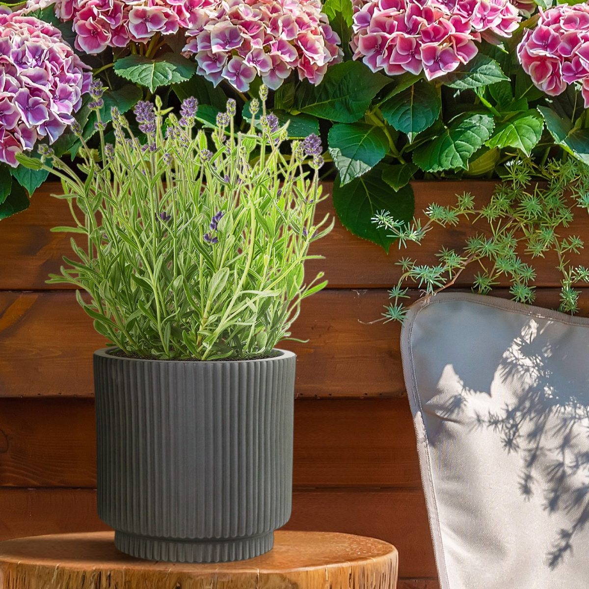 IDEALIST Lite Vertical Ribbed Cylinder Outdoor Planter