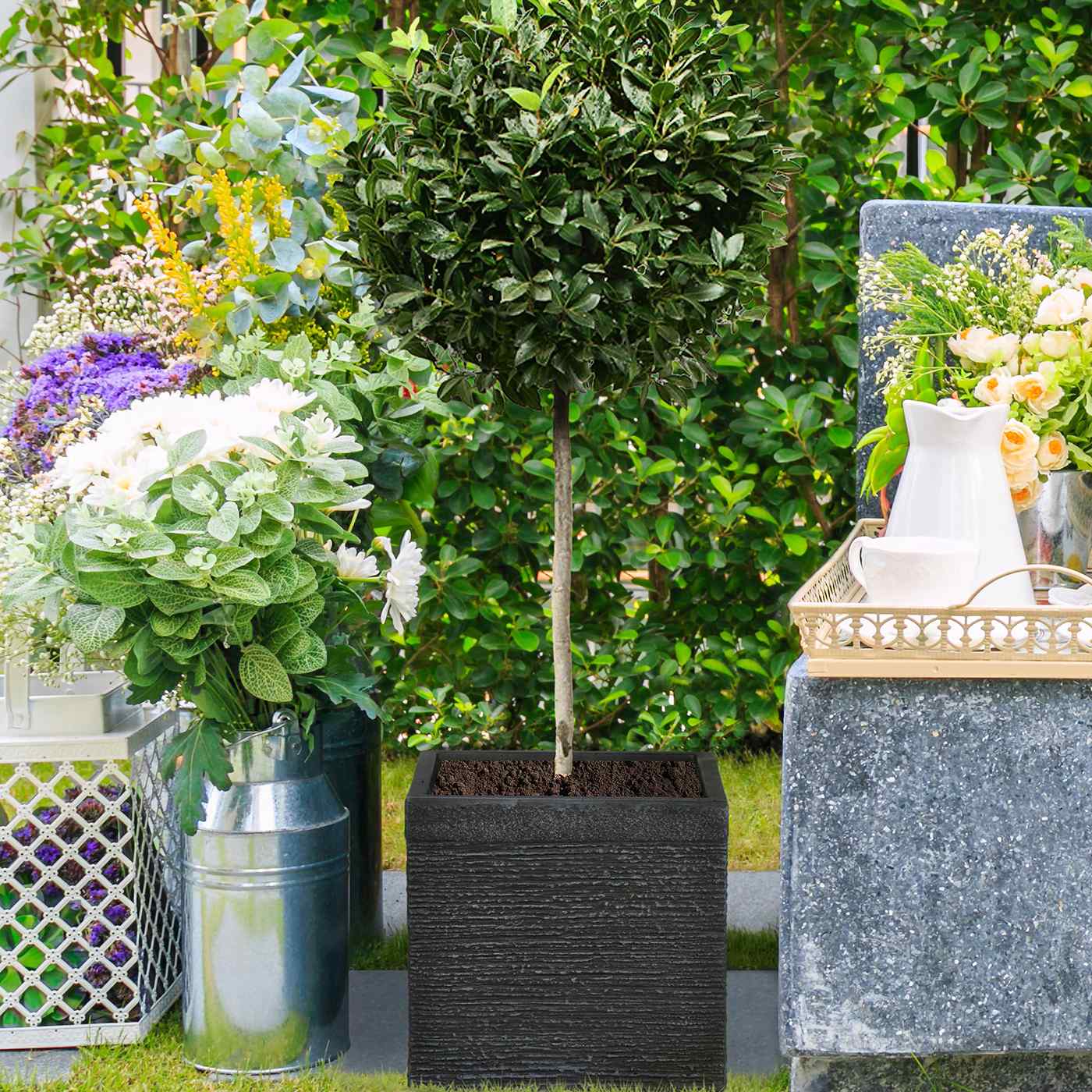 IDEALIST Lite Ribbed Light Concrete Square Planter