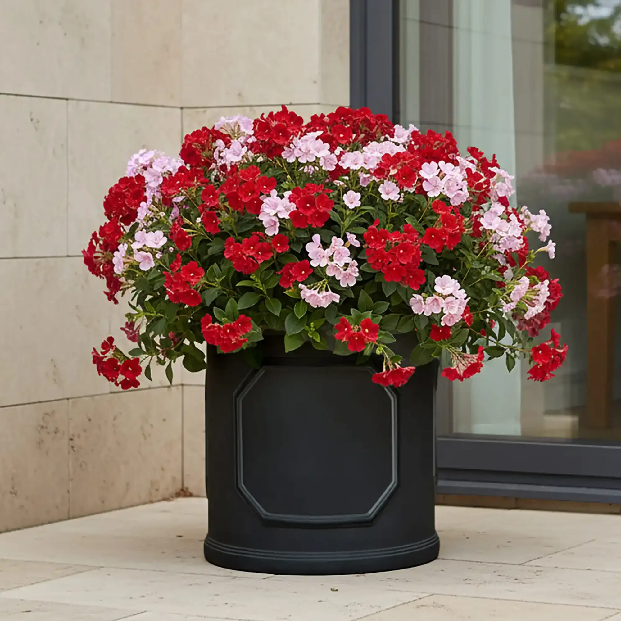 IDEALIST Chelsea Light Concrete Cylinder Garden Planter