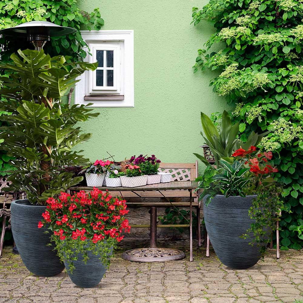 IDEALIST Lite Ribbed Light Concrete Vase Planter