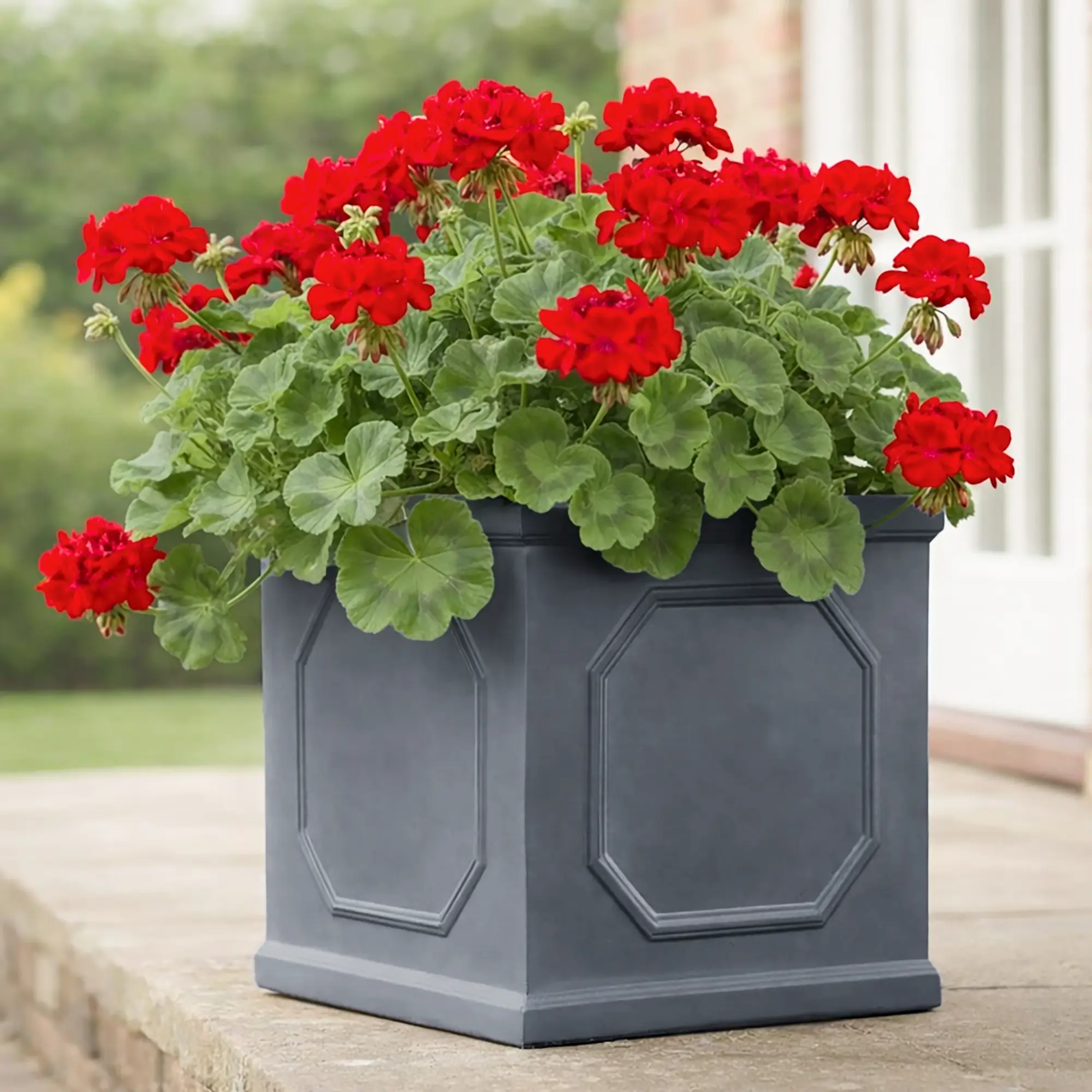 IDEALIST Lite Faux Lead Chelsea Box Square Light Concrete Planter