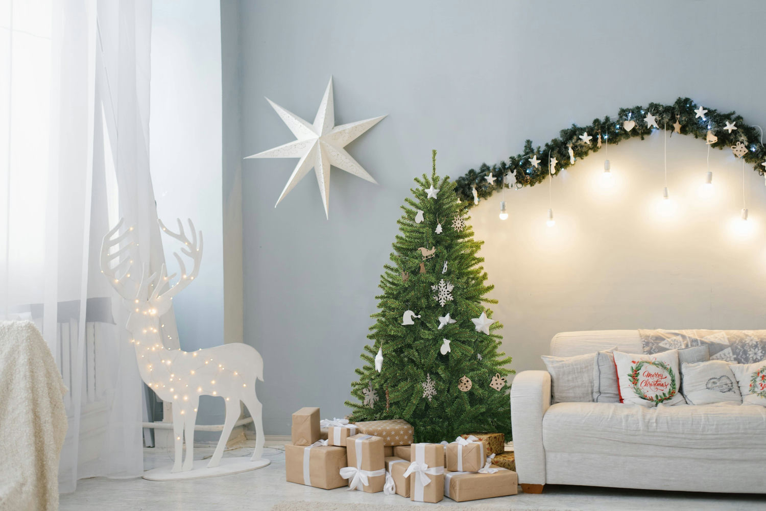 XMMS Limerick Artificial Christmas Tree with Tree Skirt & Cotton Gloves Fir Green Needles
