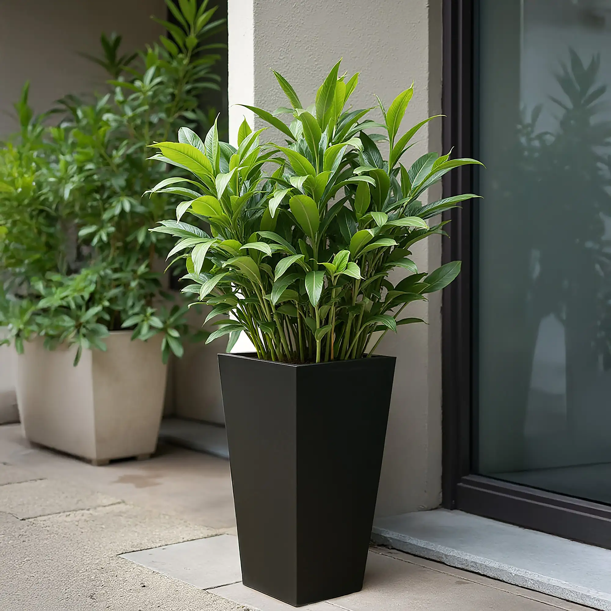 IDEALIST Lite Tall Tapered Contemporary Light Concrete Planter