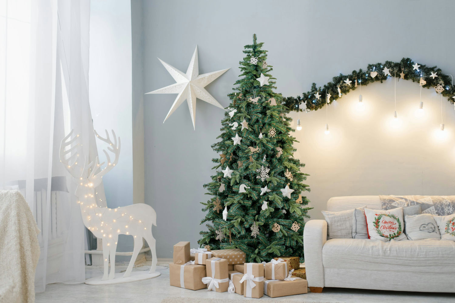XMMS Swansea Artificial Christmas Tree with Tree Skirt & Cotton Gloves Real Touch Mixed Pine and Fir