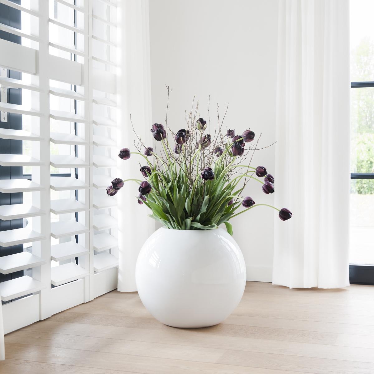 Round Fiberstone Planter by Idealist Premium BETH Glossy