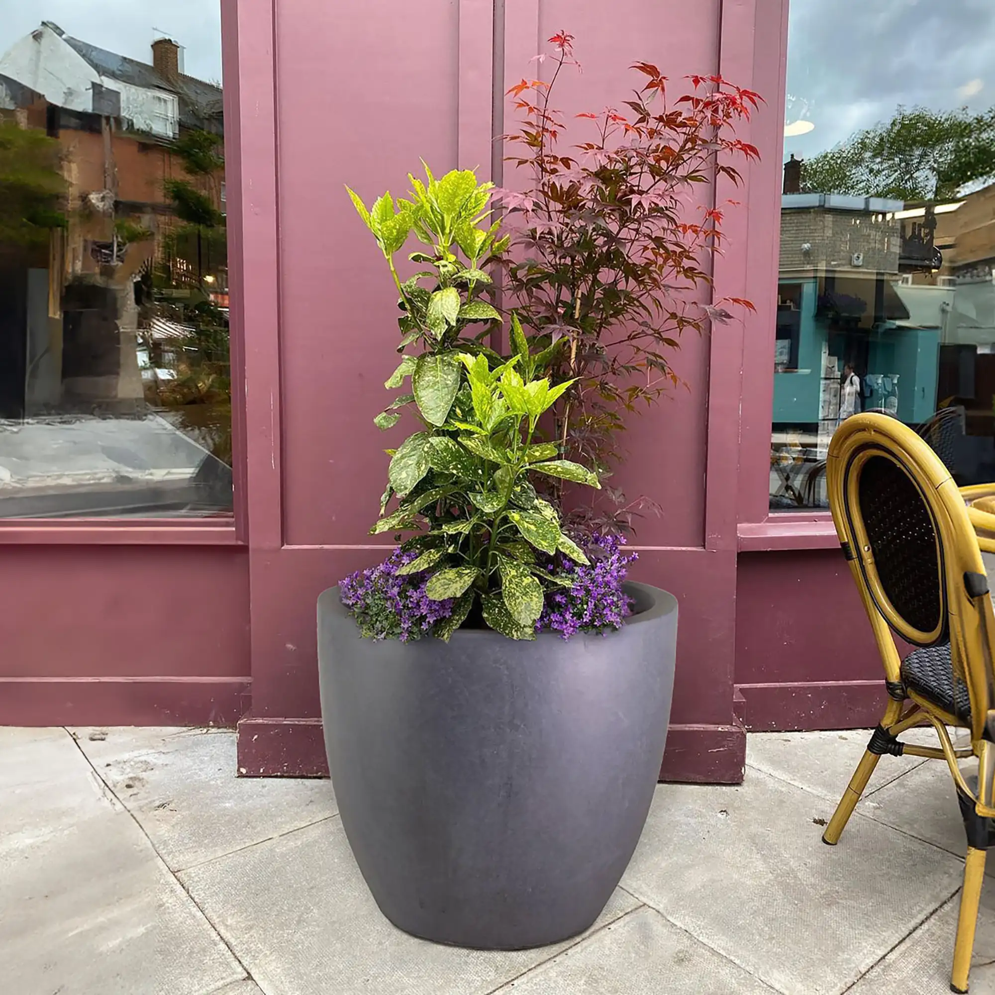 IDEALIST Lite Contemporary Light Concrete Egg Planter
