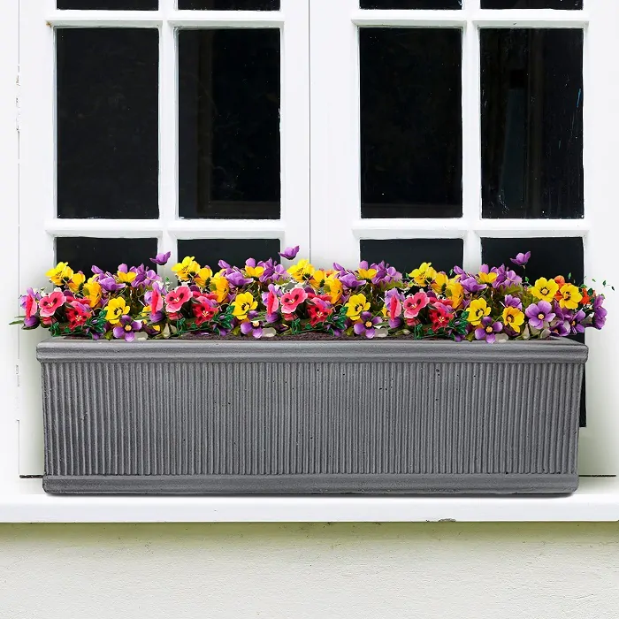 Concrete planter box