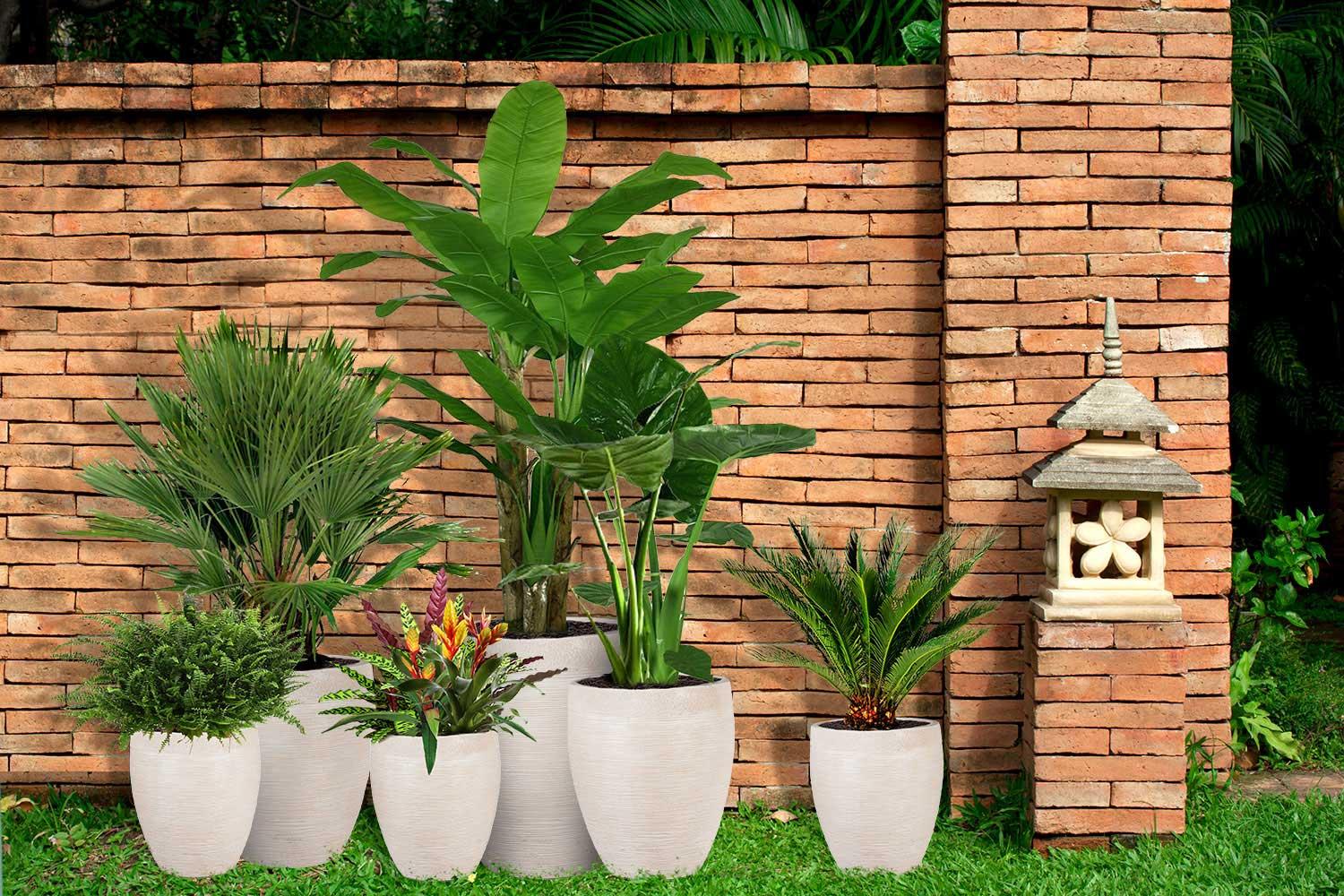 IDEALIST Lite Ribbed Light Concrete Vase Planter