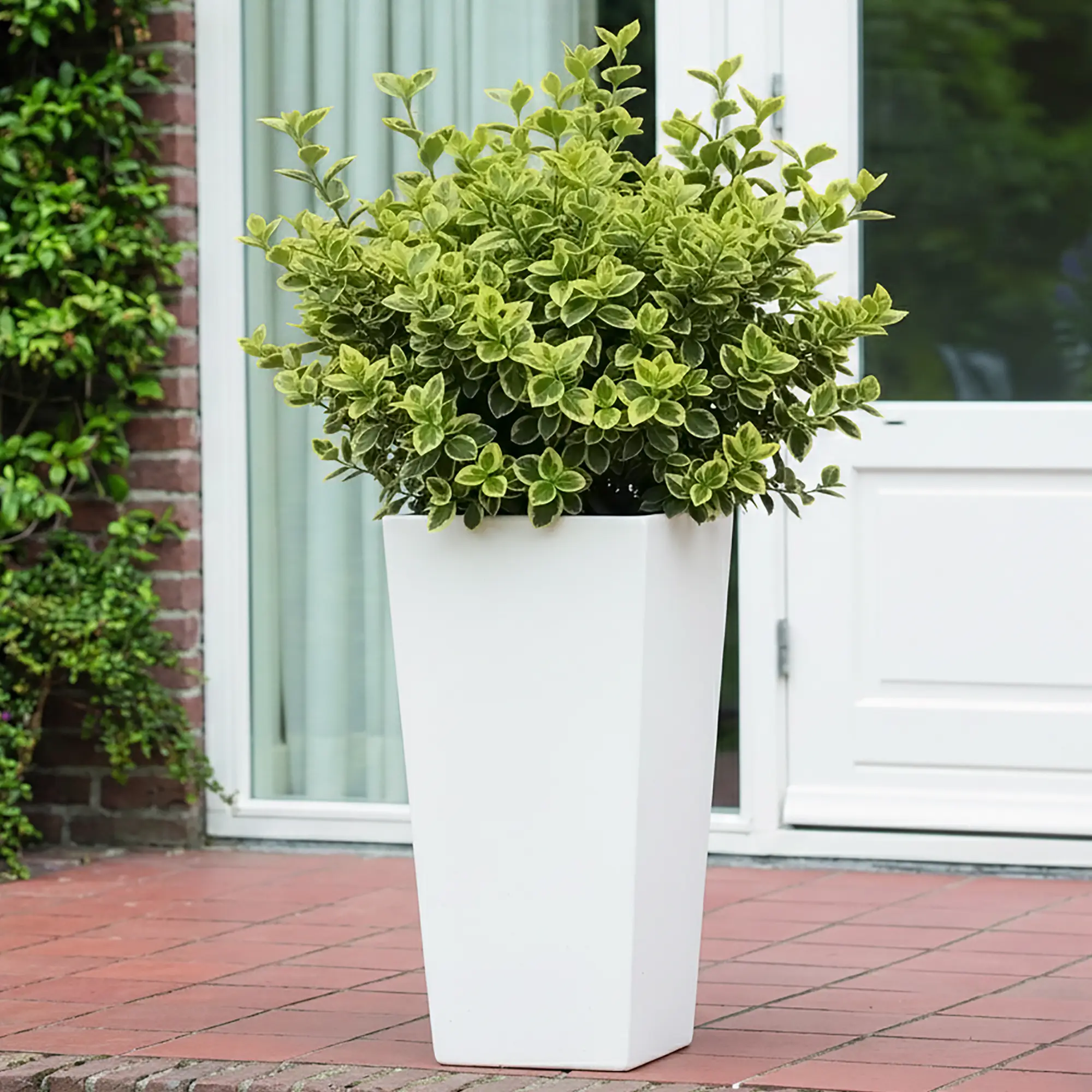 IDEALIST Lite Tall Tapered Contemporary Light Concrete Planter