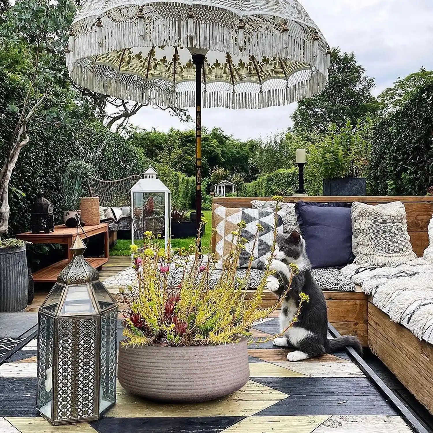 IDEALIST Lite Large Ribbed Light Concrete Bowl Planter