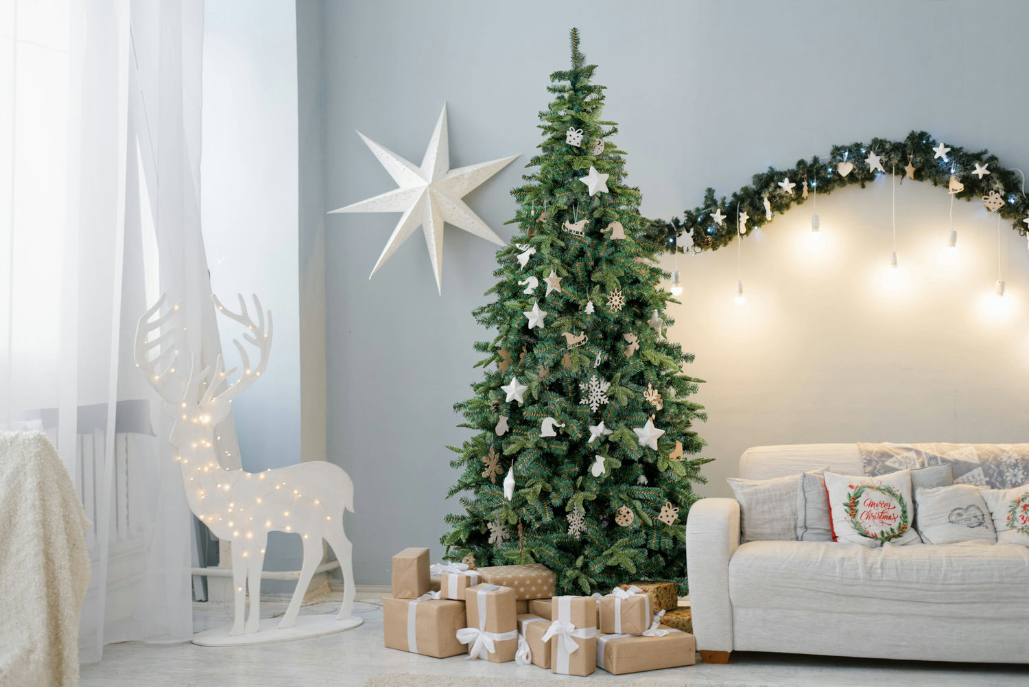 XMMS Swansea Artificial Christmas Tree with Tree Skirt & Cotton Gloves Real Touch Mixed Pine and Fir
