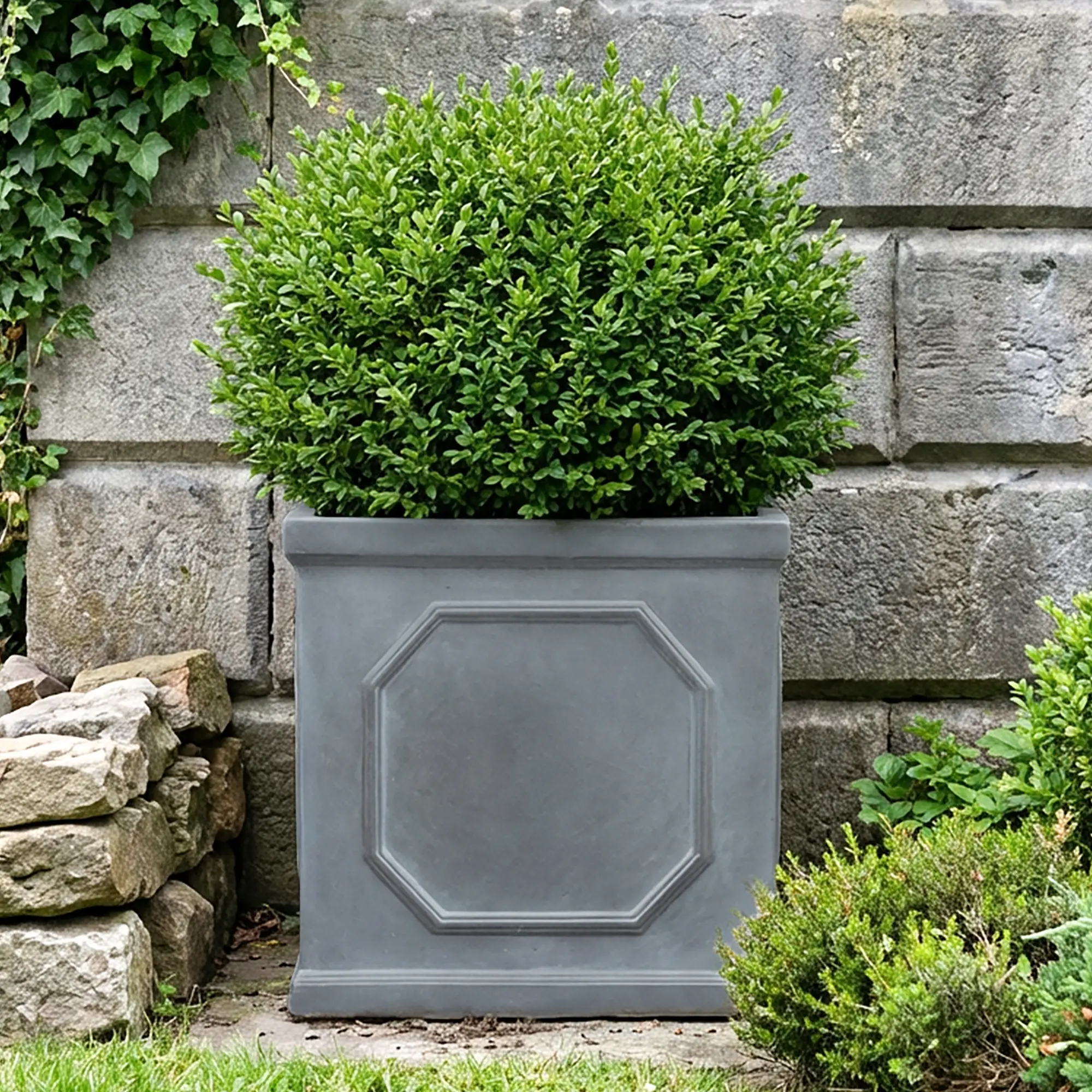 IDEALIST Lite Faux Lead Chelsea Box Square Light Concrete Planter
