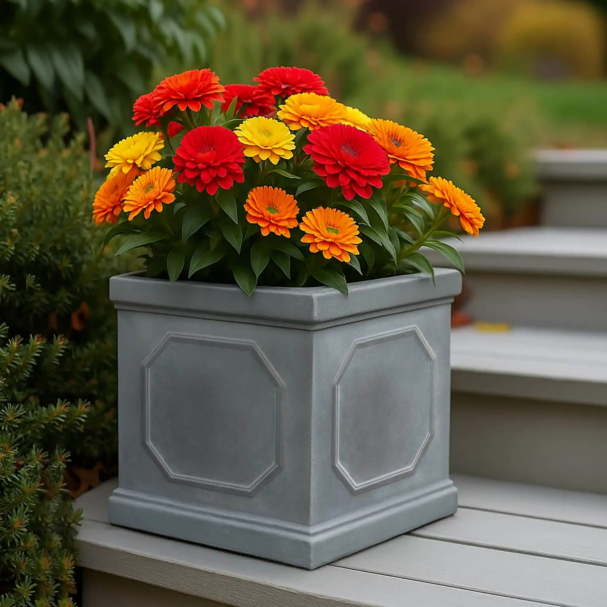 IDEALIST Lite Faux Lead Chelsea Box Square Light Concrete Planter