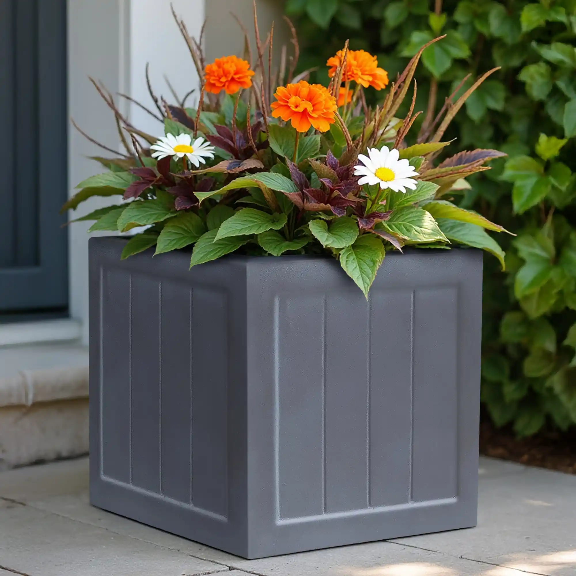 IDEALIST Regency Light Stone Square Garden Planter