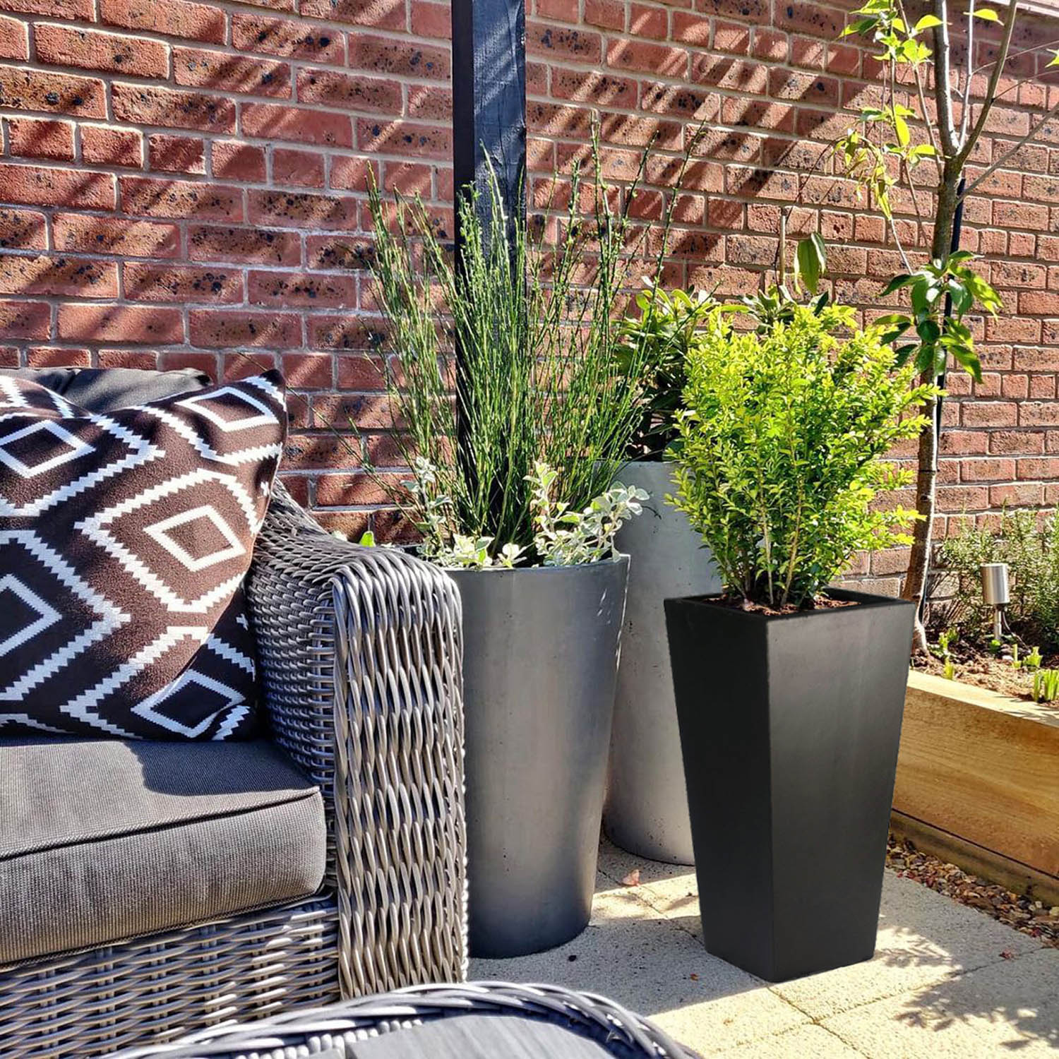 IDEALIST Lite Tall Tapered Contemporary Light Concrete Planter