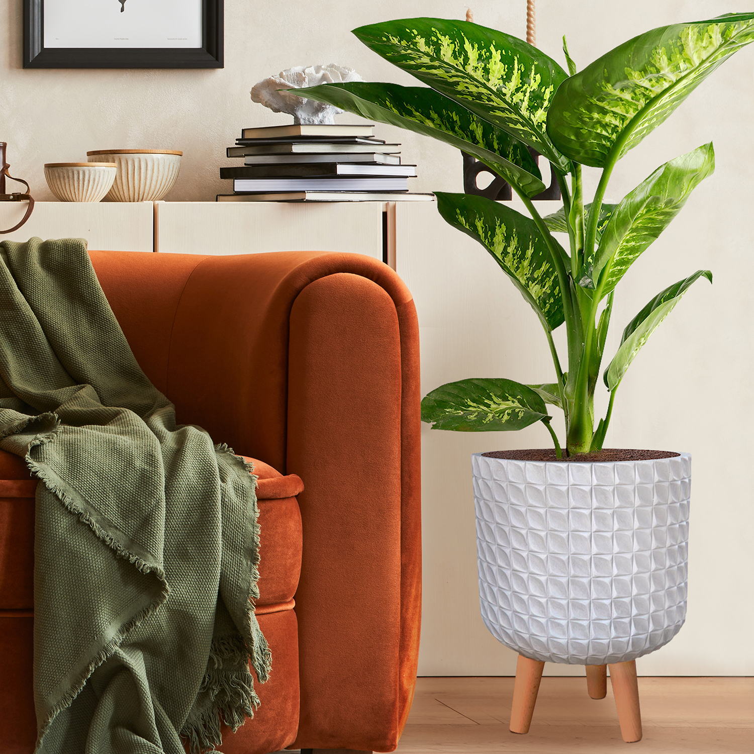 IDEALIST Lite Faceted Effect Planter on Legs