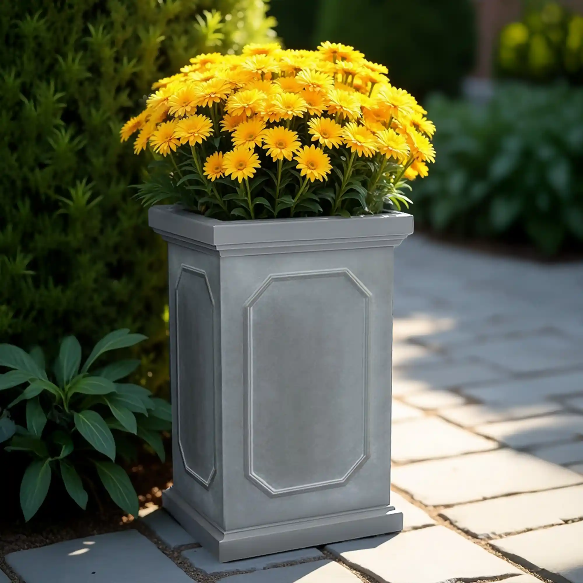 IDEALIST Lite Faux Lead Chelsea Light Concrete Tall Square Planter