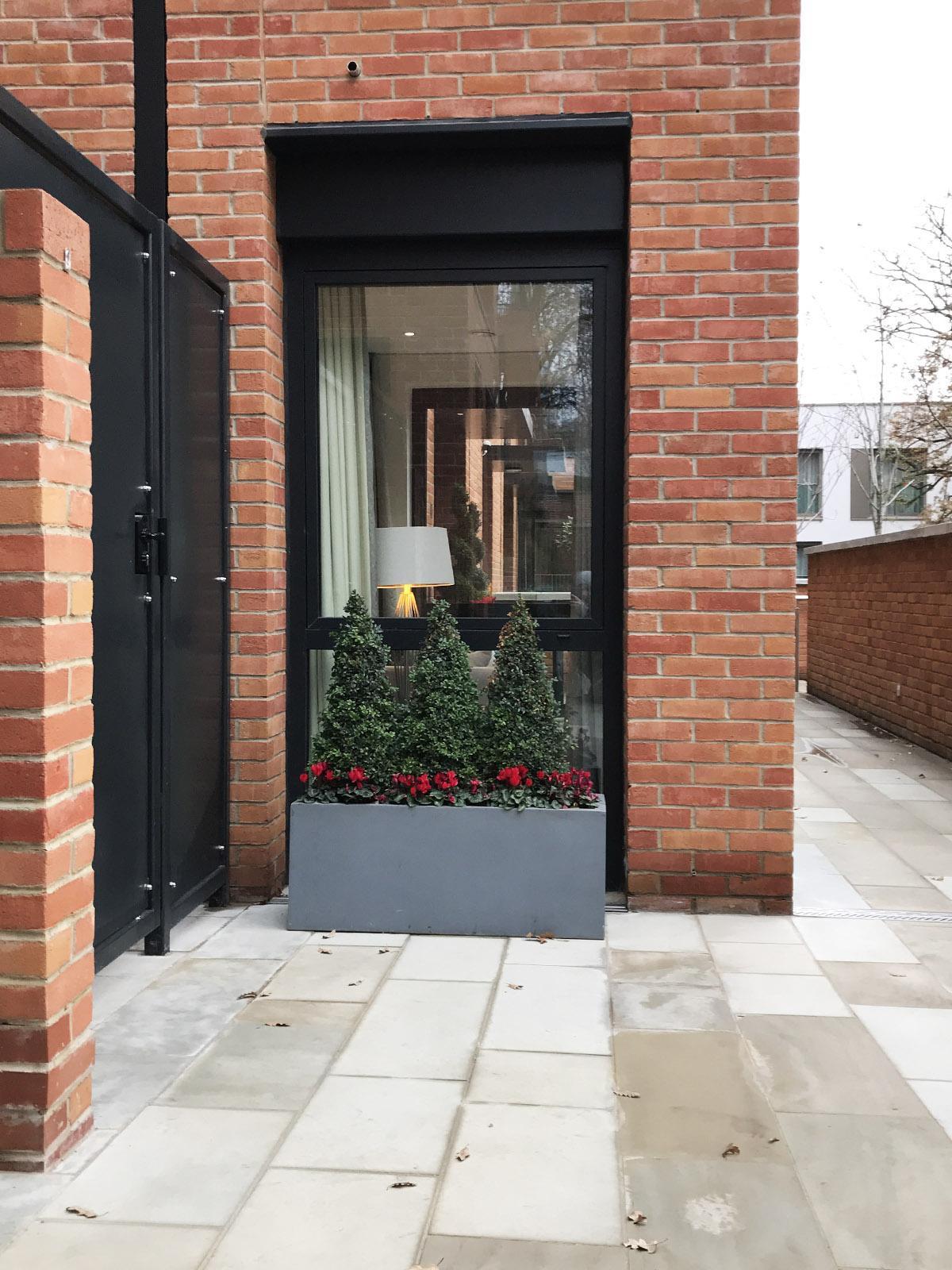 IDEALIST Lite Contemporary Light Concrete High Trough Planter