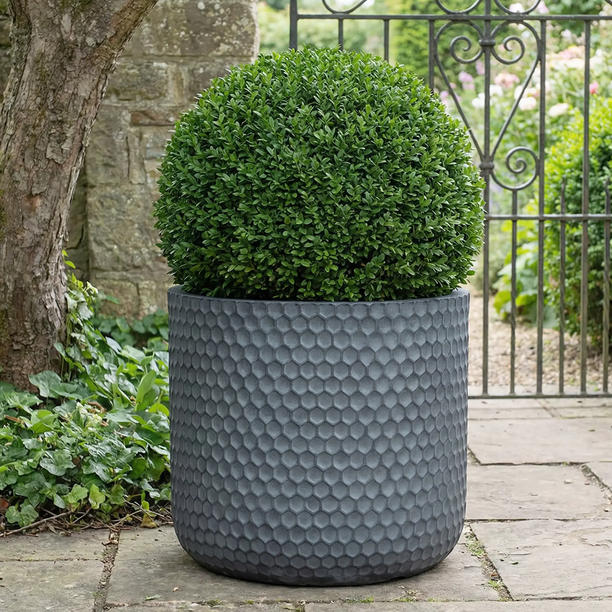 IDEALIST Lite Honeycomb Style Cylinder Round Outdoor Planter