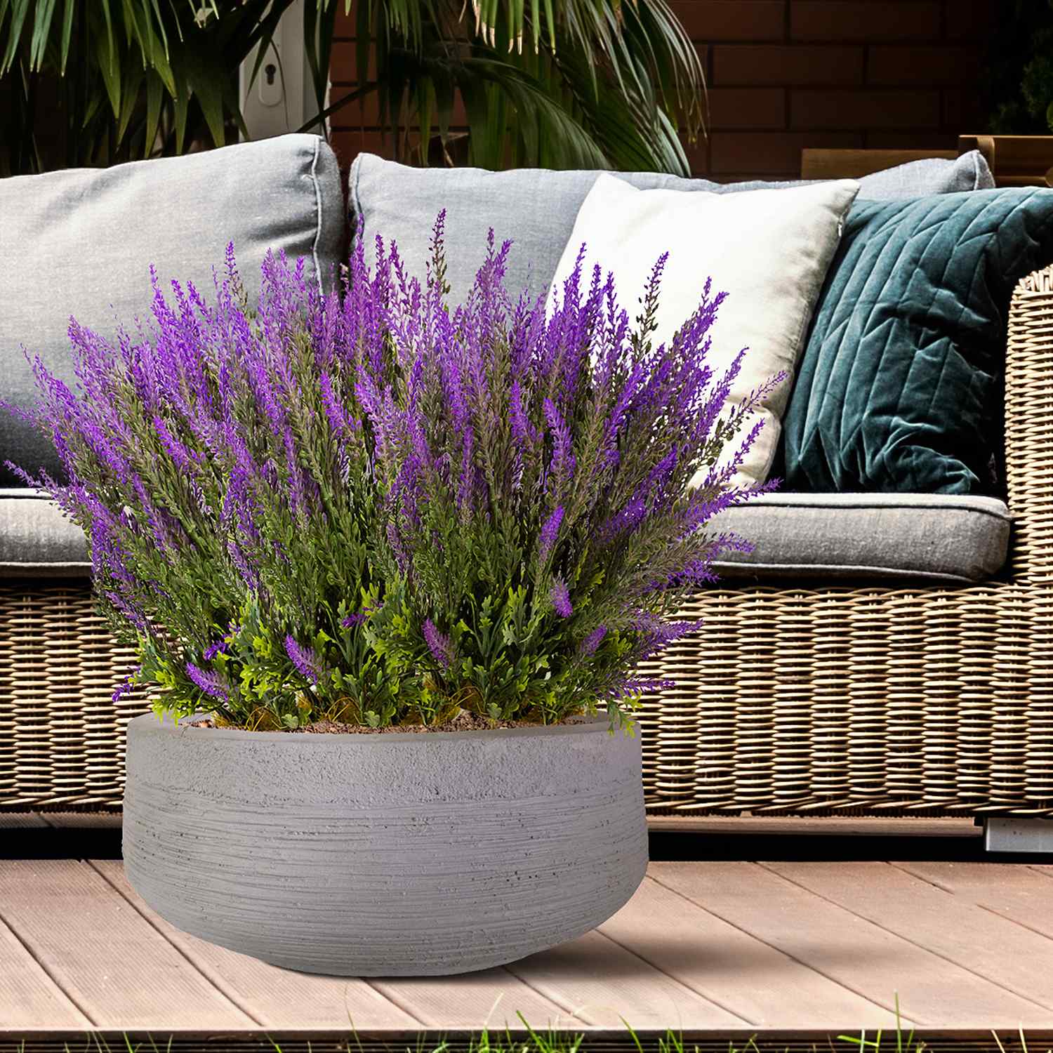 IDEALIST Lite Ribbed Light Concrete Bowl Planter