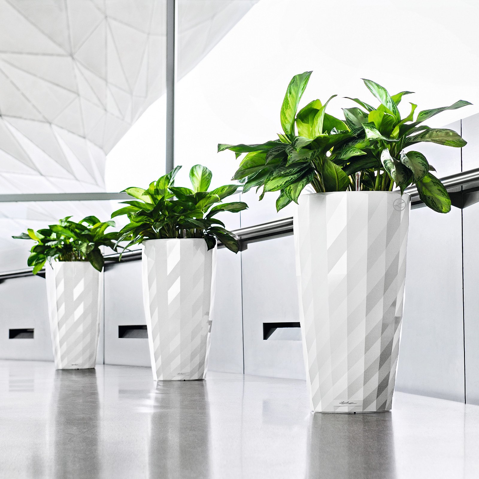 LECHUZA DIAMANTE Premium Glossy Round Tall Poly Resin Self-watering Planter