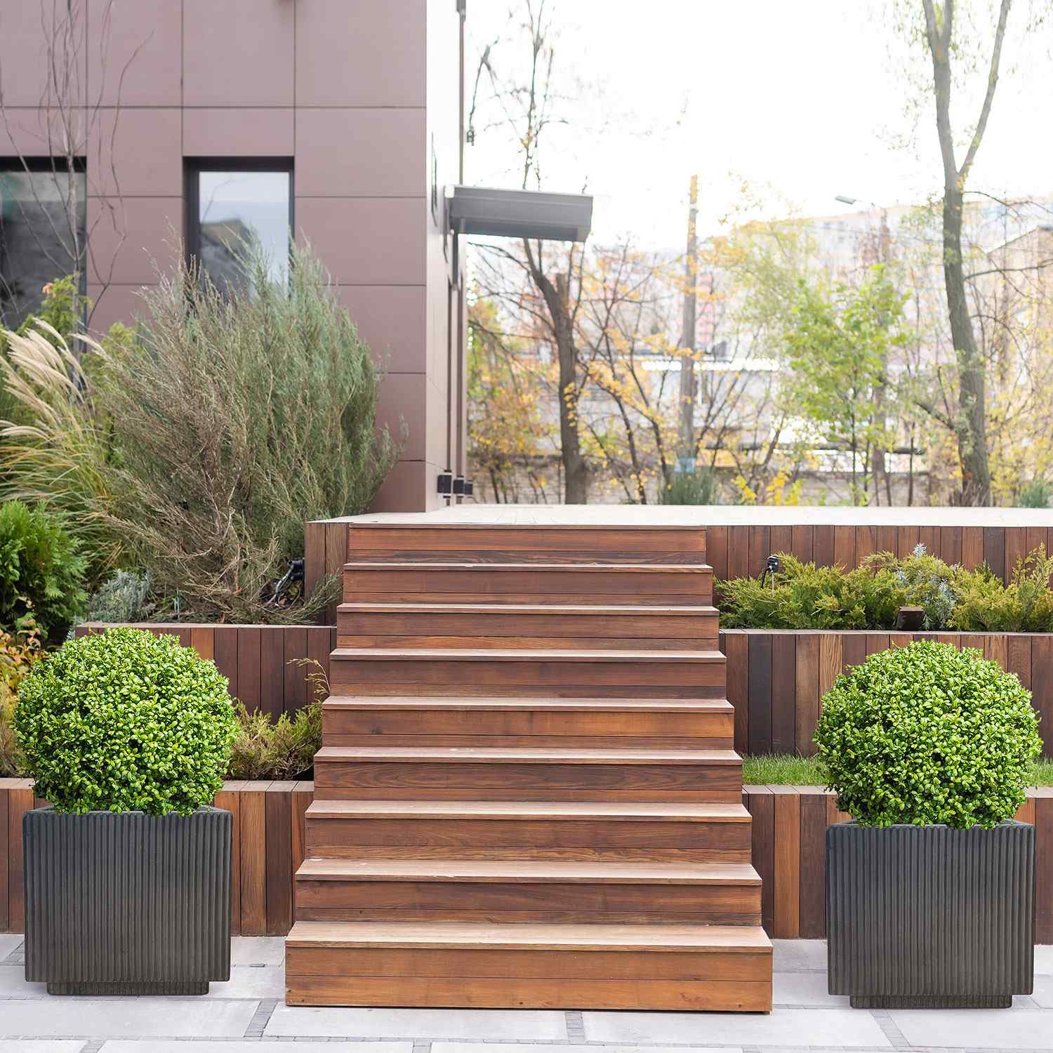 IDEALIST Lite Vertical Ribbed Square Effect Outdoor Planter