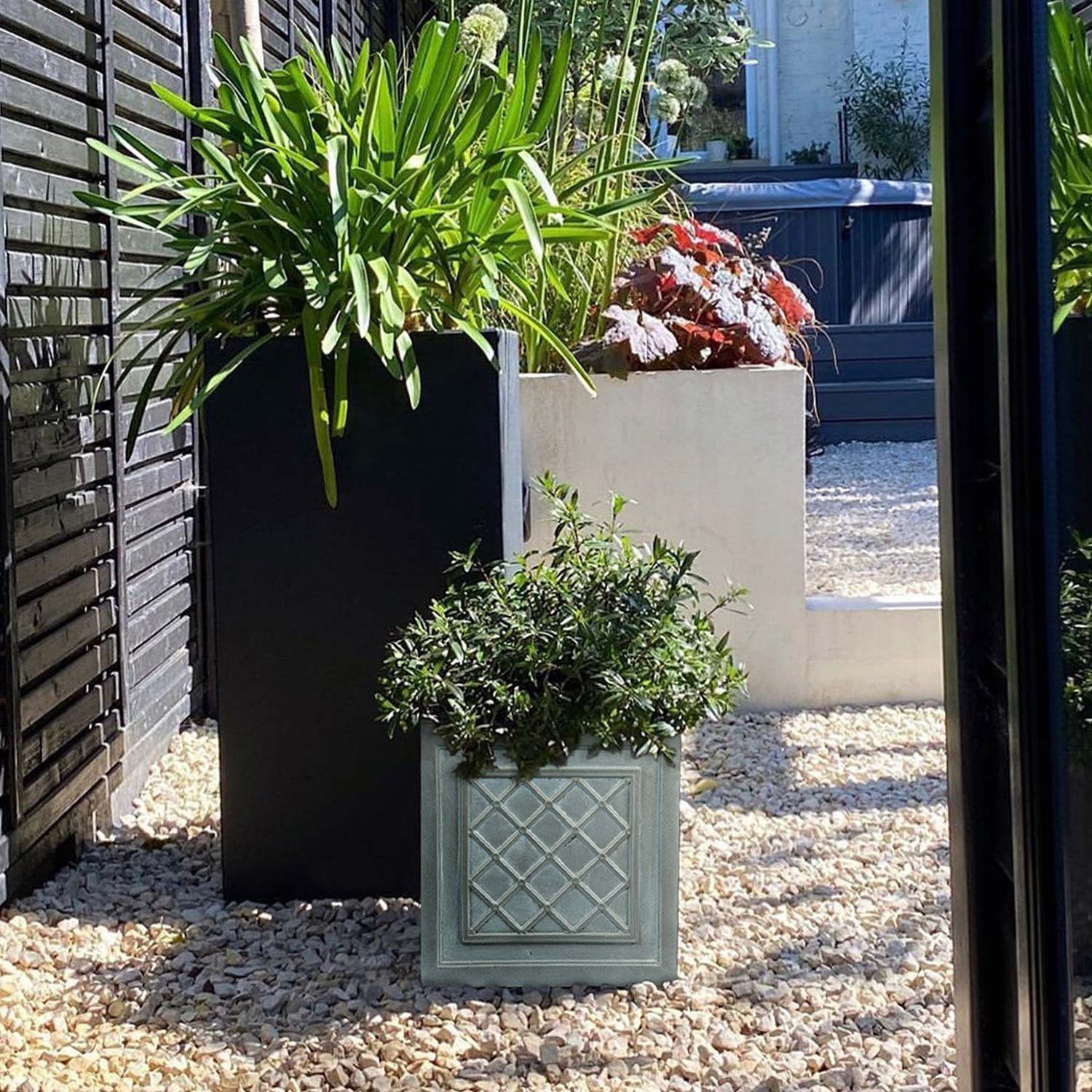 IDEALIST Lite Faux Lead Lattice Planter Light Concrete Square Box