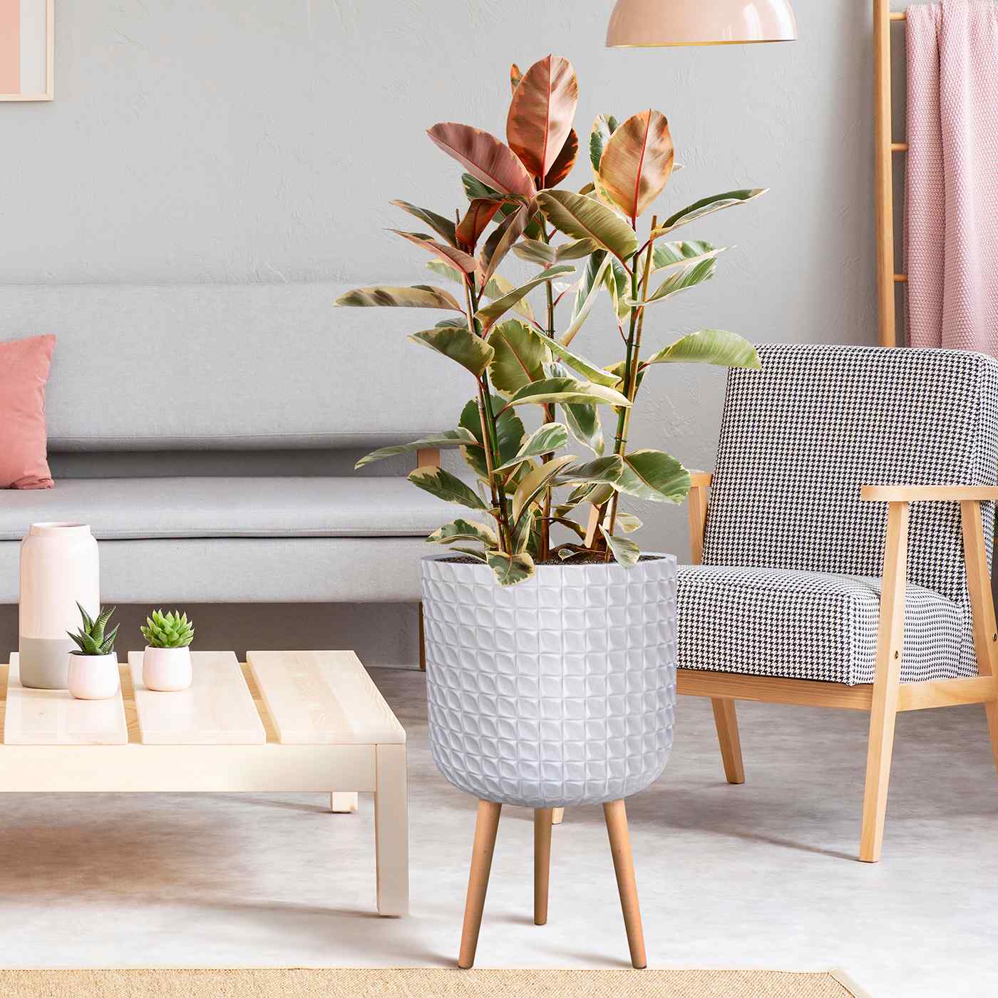 IDEALIST Lite Faceted Effect Planter on Legs