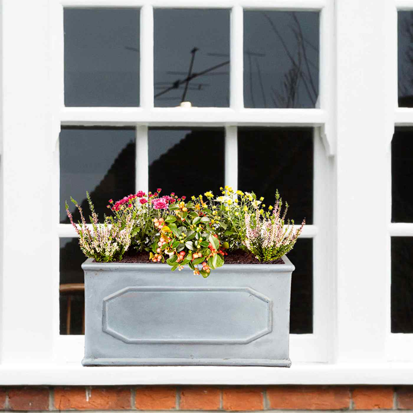 IDEALIST Lite Faux Lead Chelsea Light Concrete Through Planter
