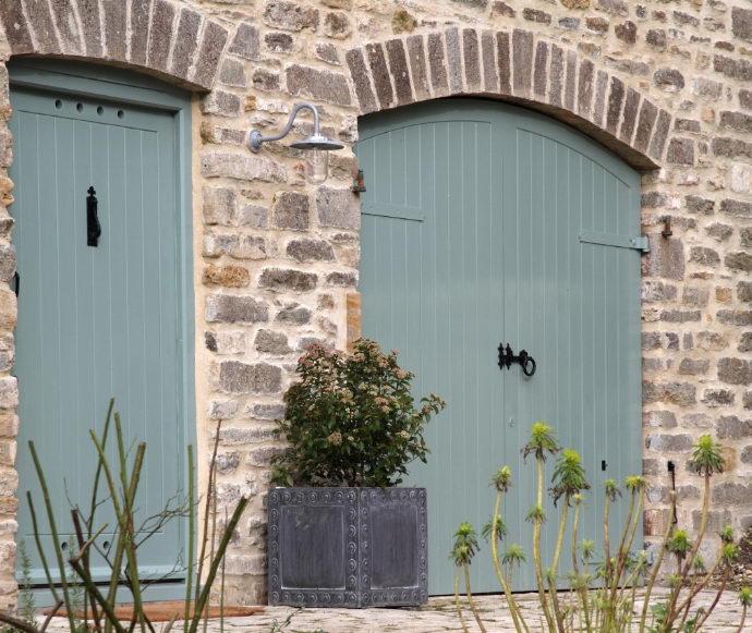 Cromwell Fiberglass Cube Antique FL Planter Pot In/Out