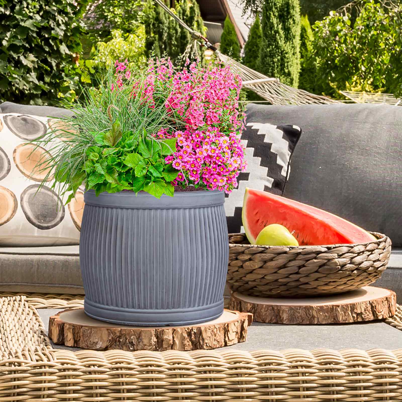 IDEALIST Lite Vertical Ribbed Vintage Style Barrel Round Planter