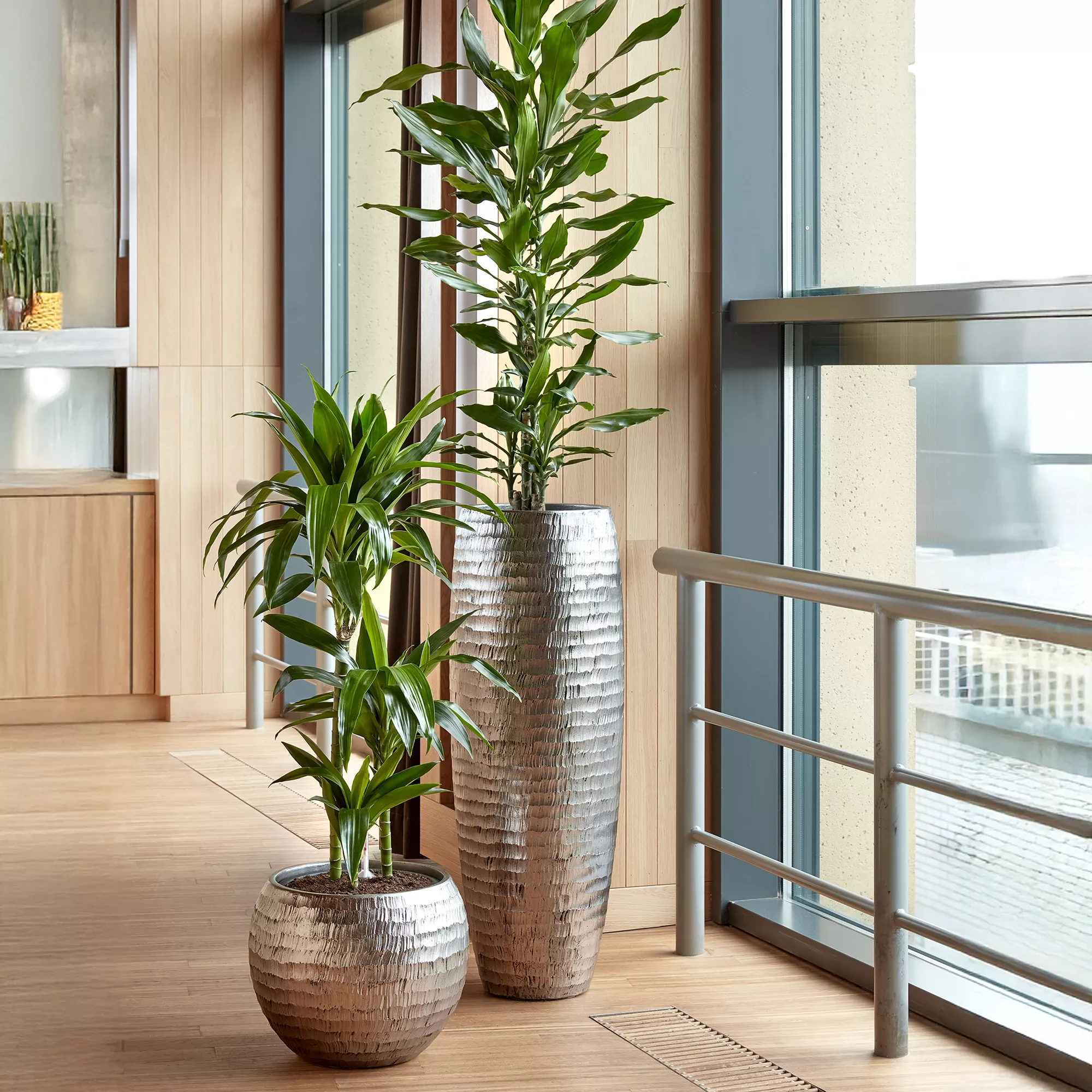 Opus Partner Round Tall Hammered Gold D35 H75 cm Planter (+ liner)