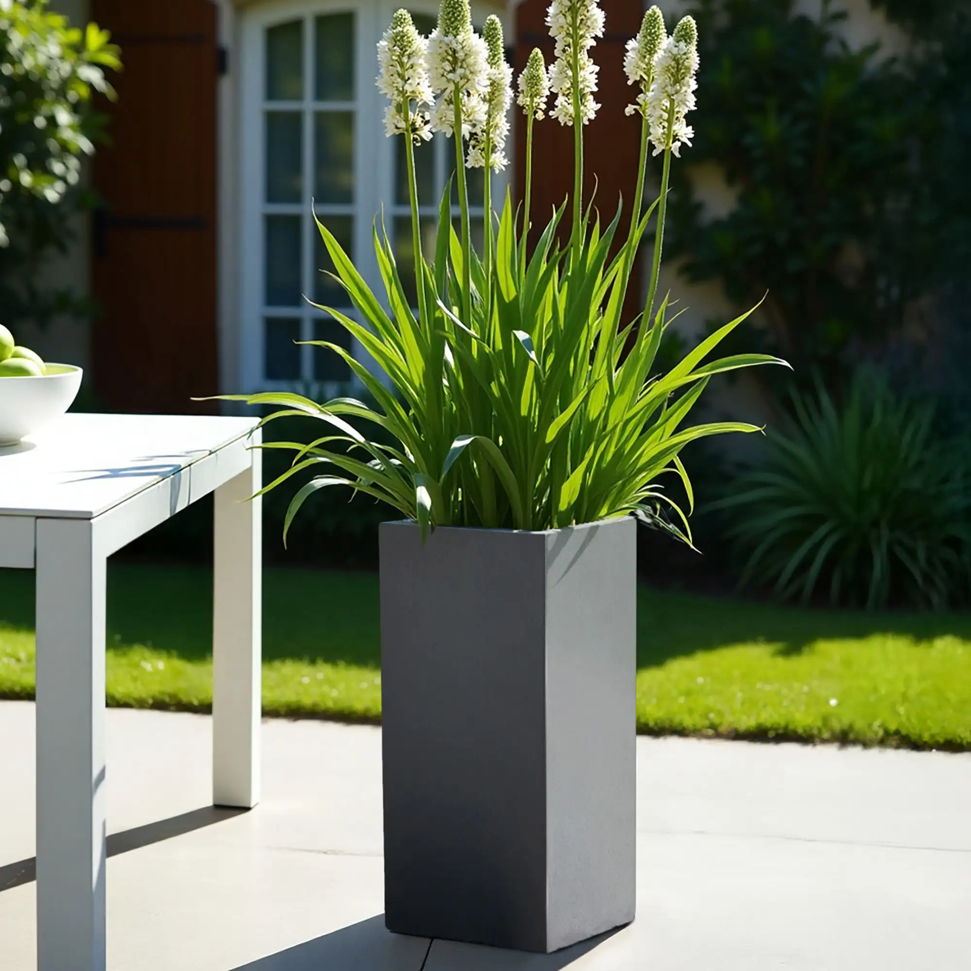 IDEALIST Lite Tall Square Contemporary Light Concrete Planter