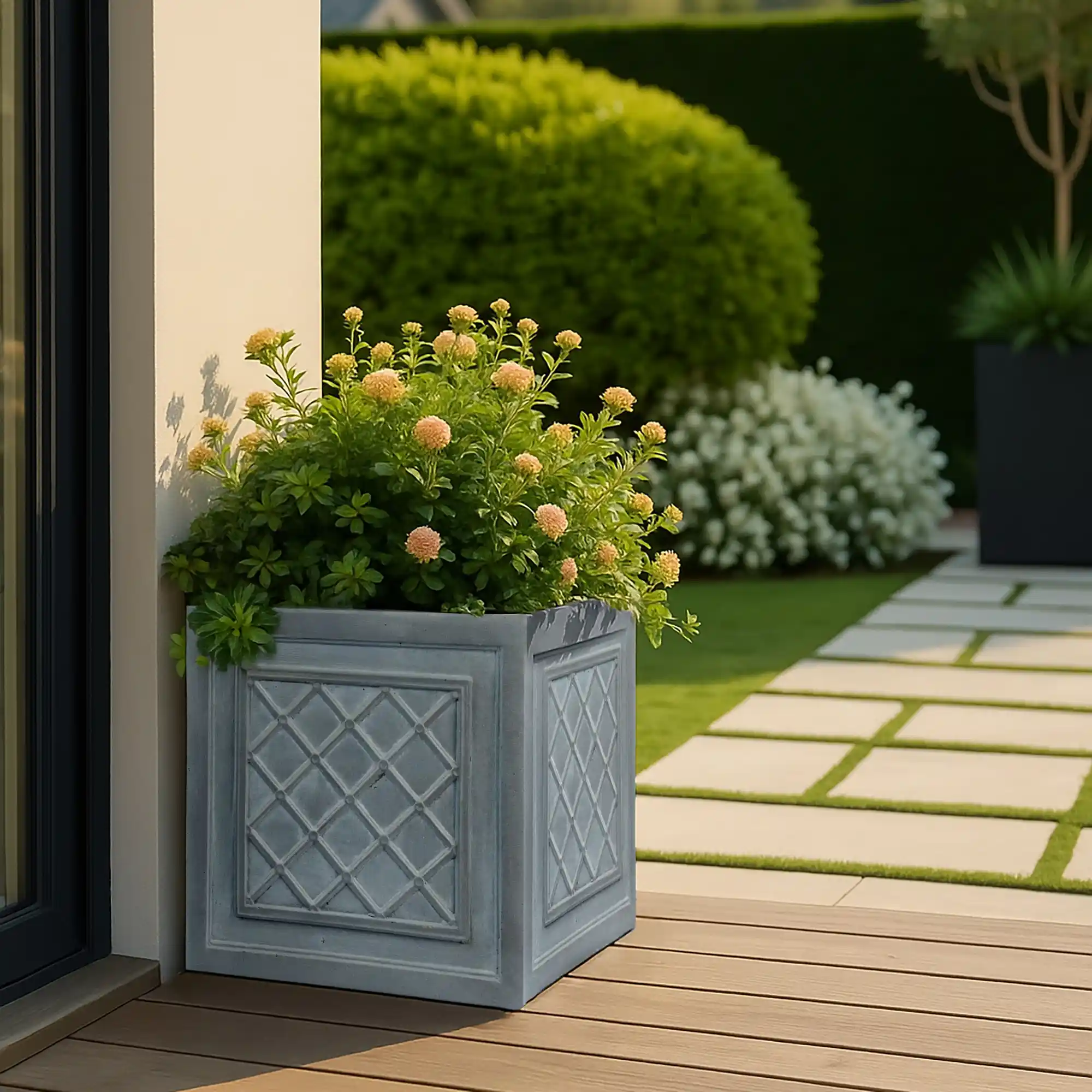 IDEALIST Lite Faux Lead Lattice Planter Light Concrete Square Box