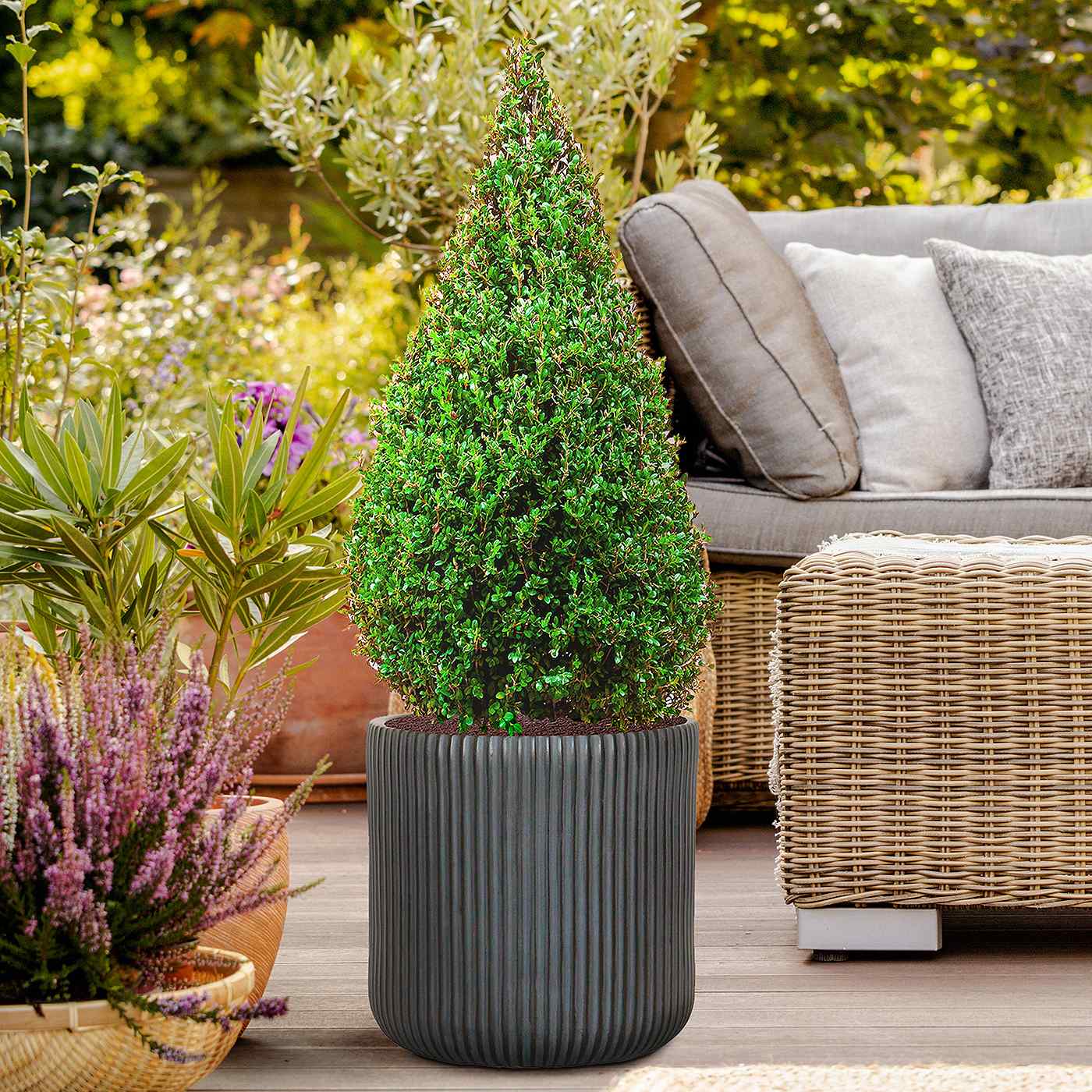 IDEALIST Lite Ribbed Round Outdoor Planter