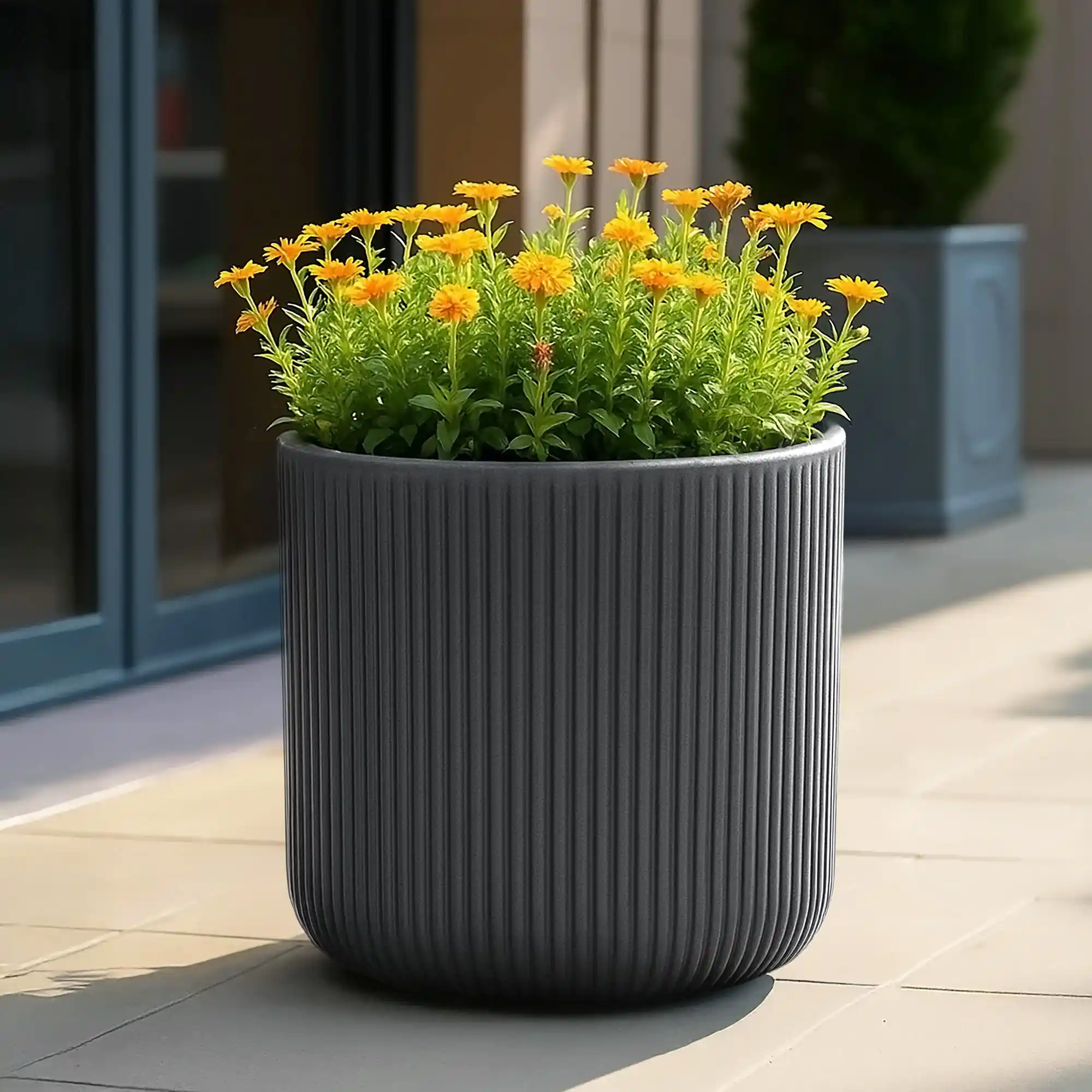 IDEALIST Lite Ribbed Round Outdoor Planter
