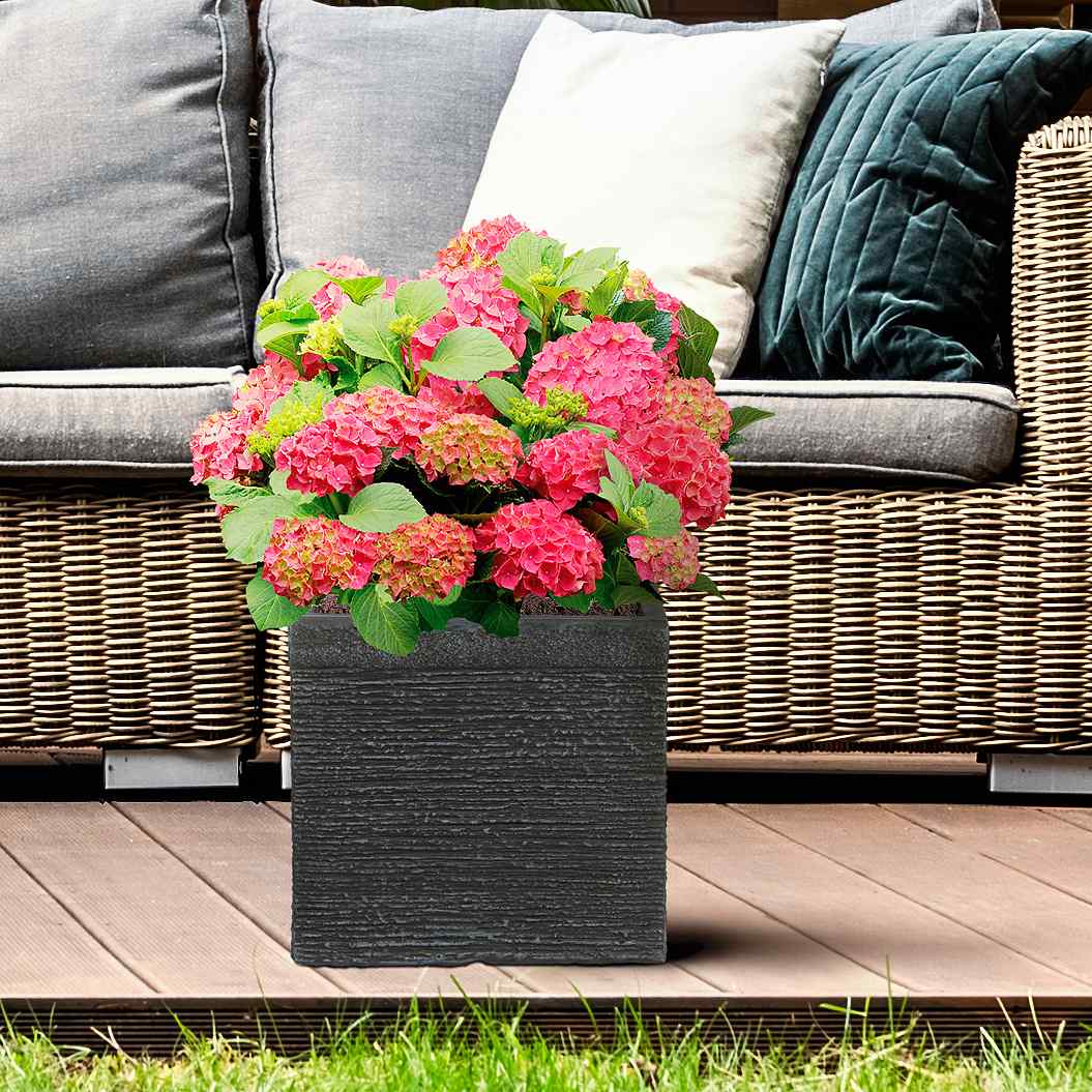 IDEALIST Lite Ribbed Light Concrete Square Planter