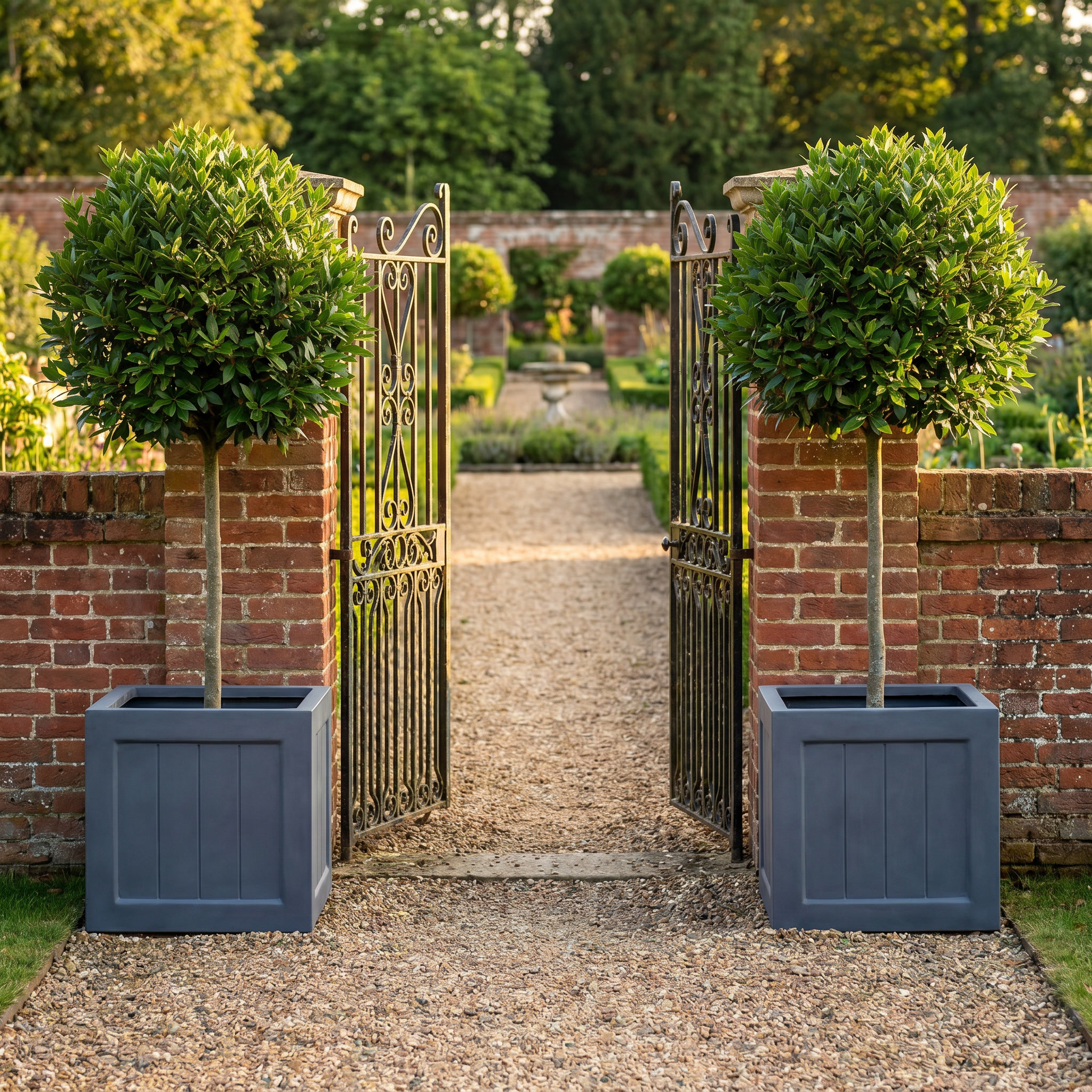 IDEALIST Regency Light Stone Square Garden Planter
