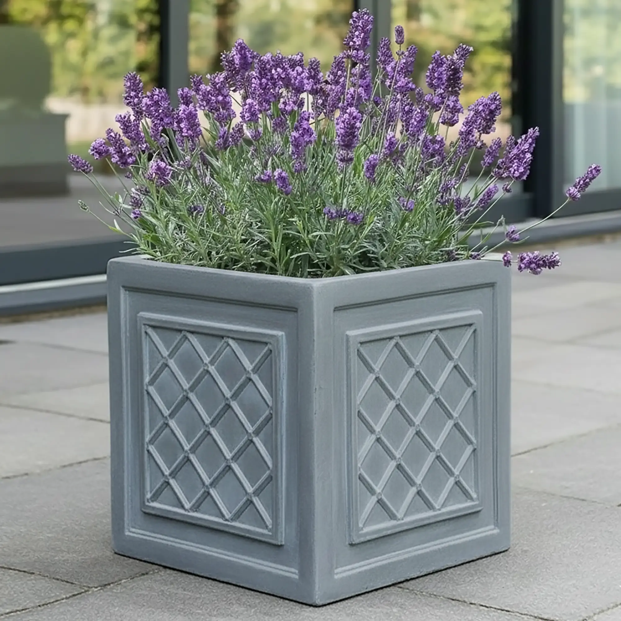 IDEALIST Lite Faux Lead Lattice Planter Light Concrete Square Box
