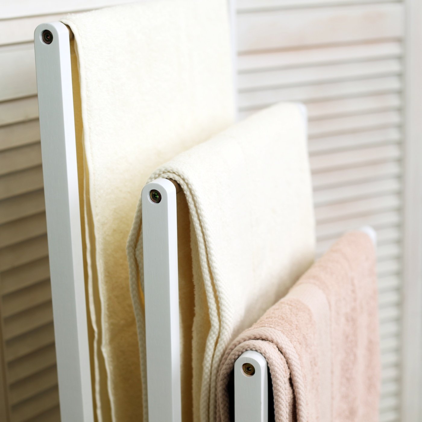 Froppi Bamboo Free Standing Towel Rack, Wooden Towel Holder and Ladder with 3 Bars