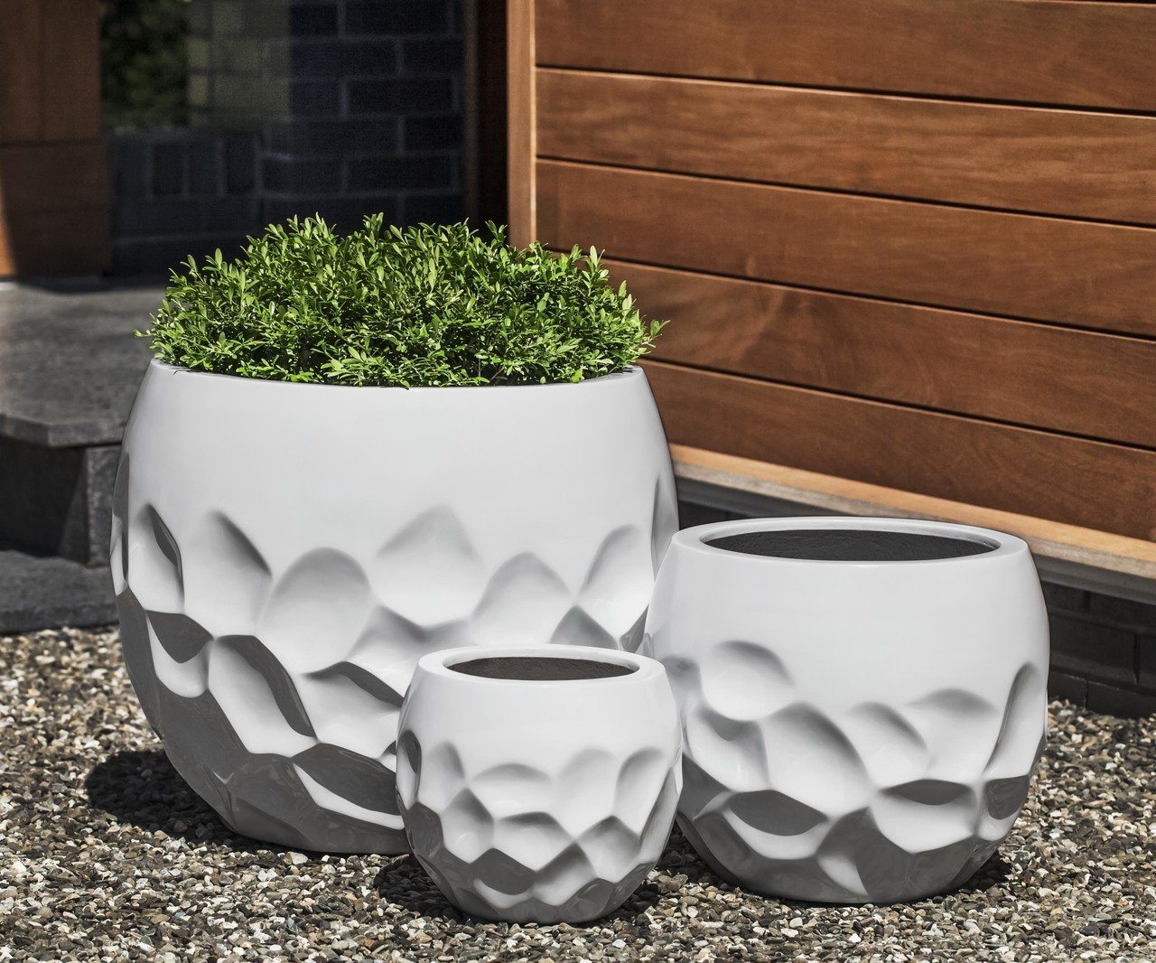 How to make a plastic planter look like stone?