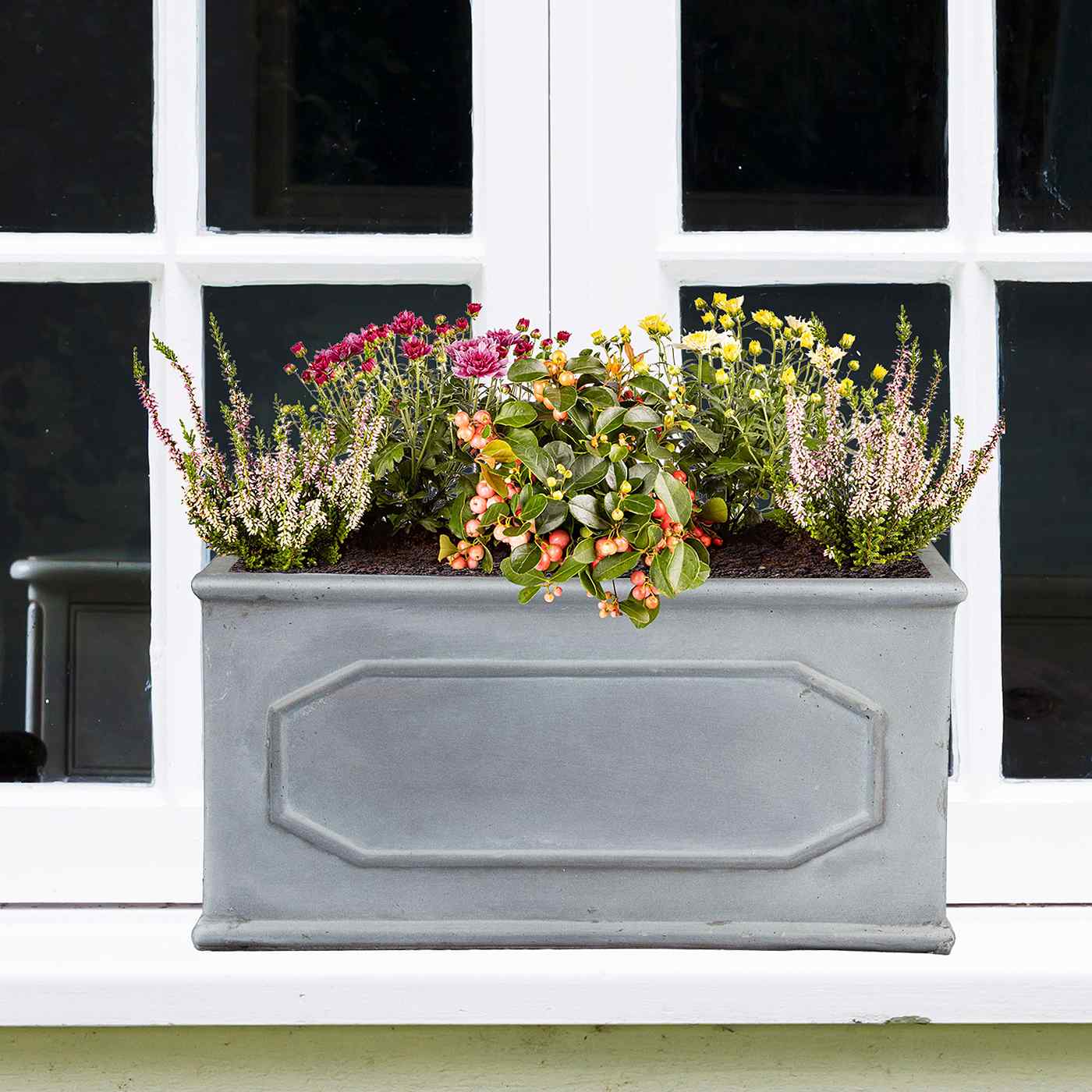 IDEALIST Lite Faux Lead Chelsea Light Concrete Through Planter