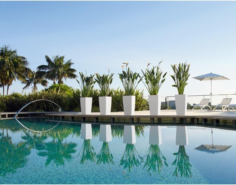 LECHUZA CUBICO Square Tall Poly Resin Self-watering Planter