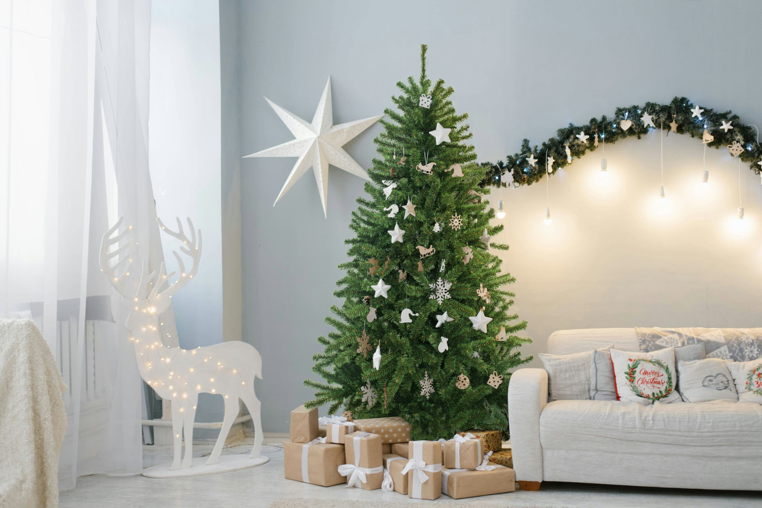 XMMS Limerick Artificial Christmas Tree with Tree Skirt & Cotton Gloves Fir Green Needles