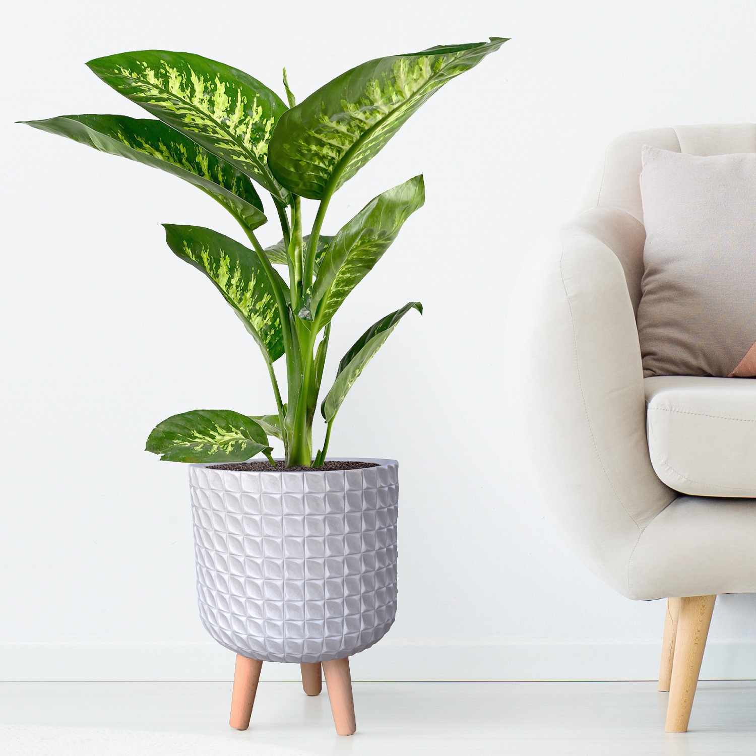 IDEALIST Lite Faceted Effect Planter on Legs