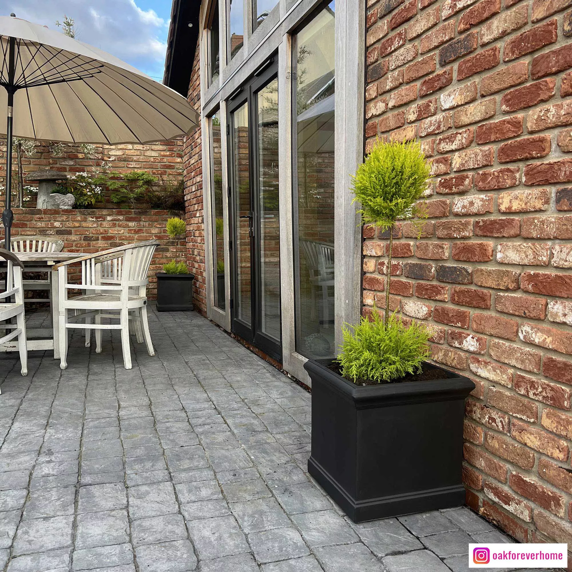 IDEALIST Lite Victorian Box Square Light Stone Outdoor Planter