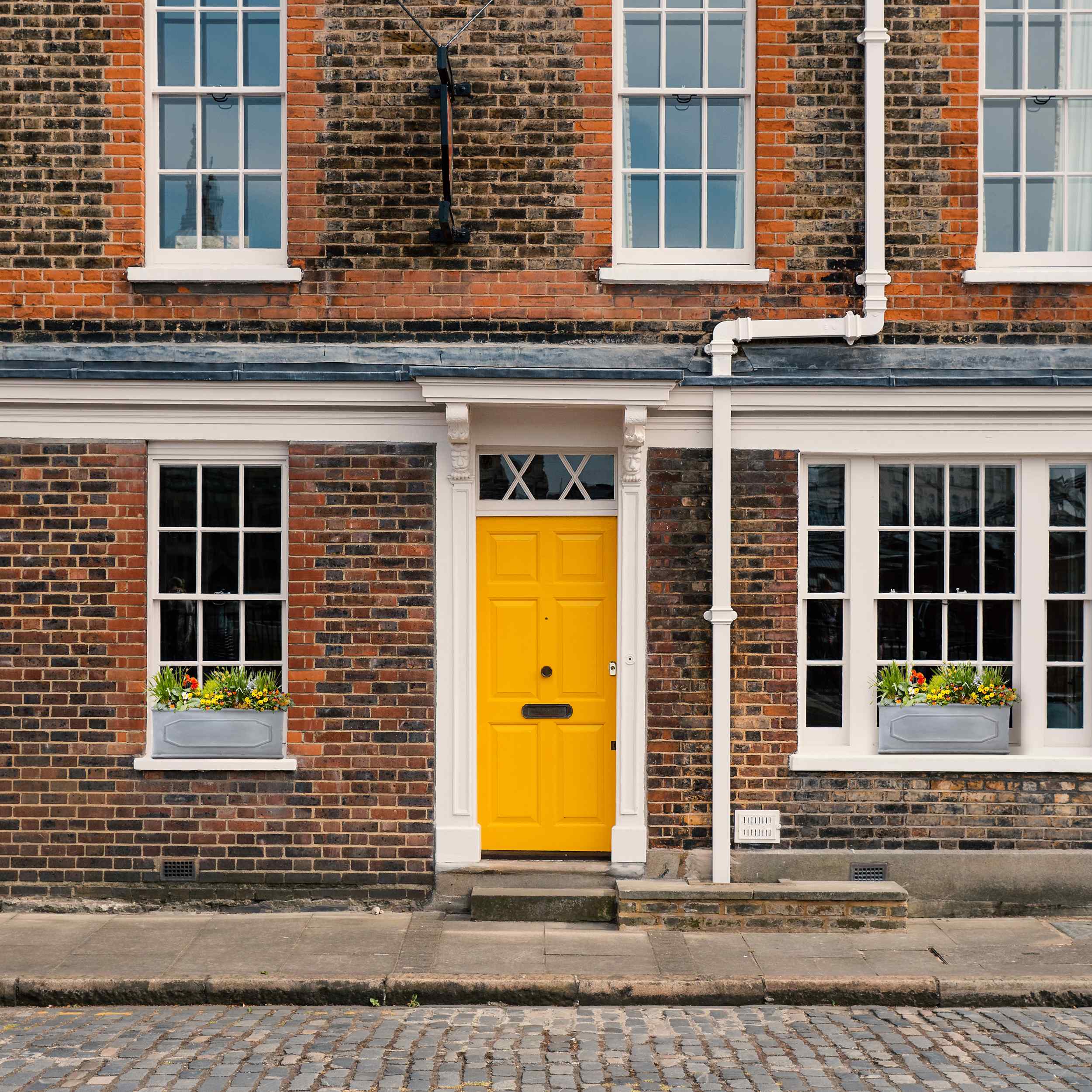 IDEALIST Lite Faux Lead Chelsea Light Concrete Through Planter